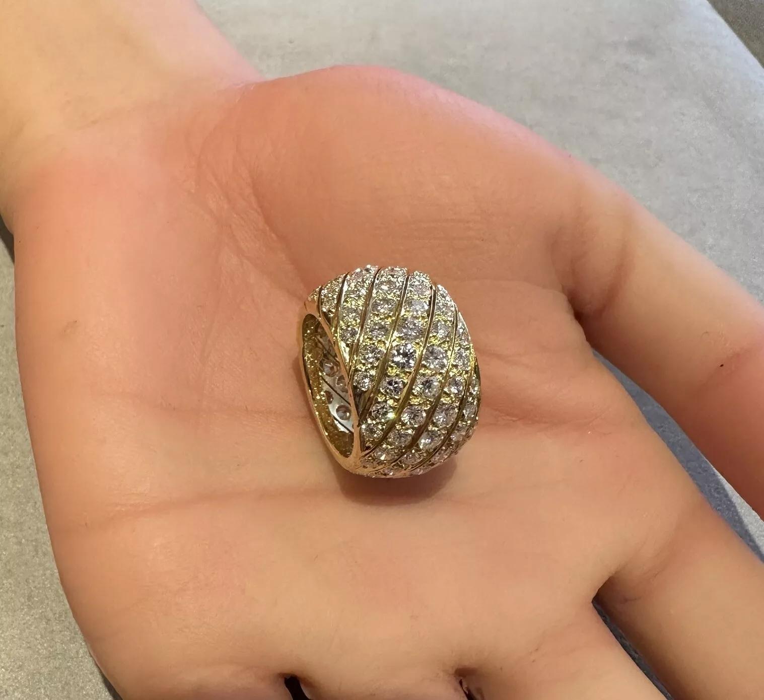 Bague d'éternité à larges diamants 9,18 carats au total en or jaune 18 carats Excellent état - En vente à La Jolla, CA