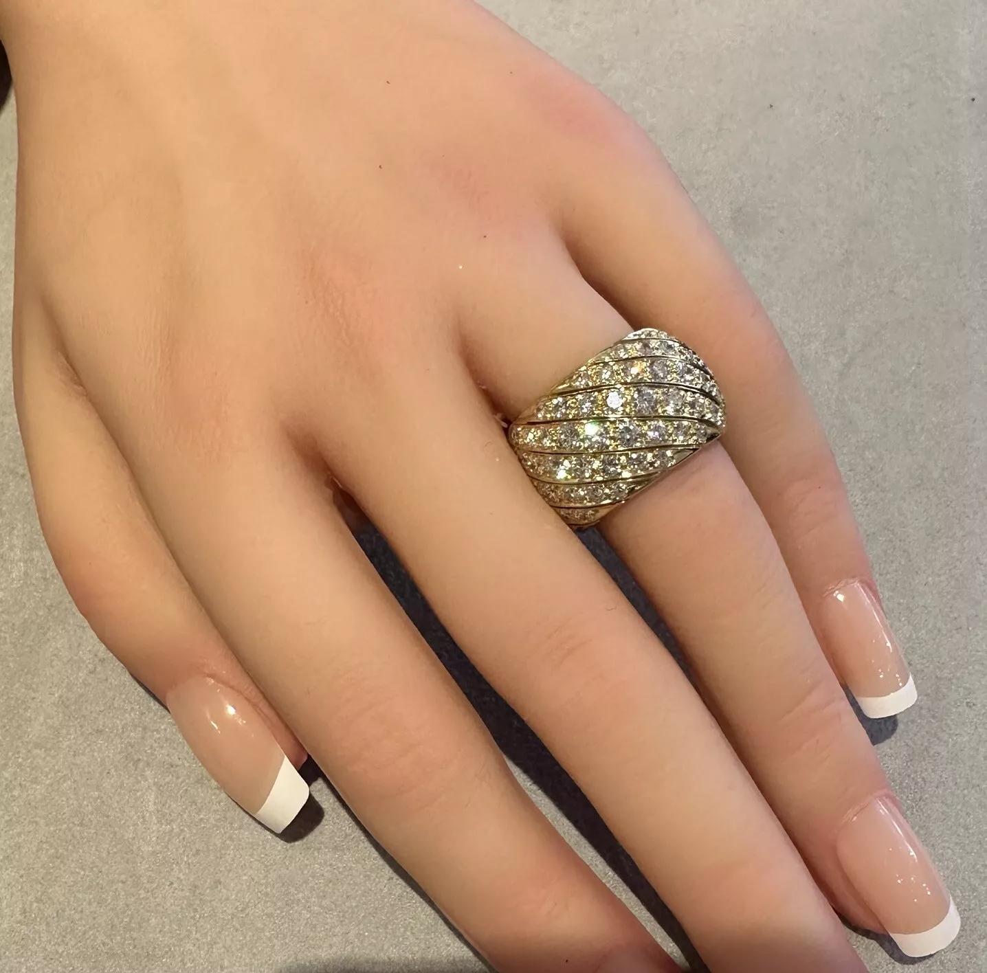 Bague d'éternité à larges diamants 9,18 carats au total en or jaune 18 carats Pour femmes en vente