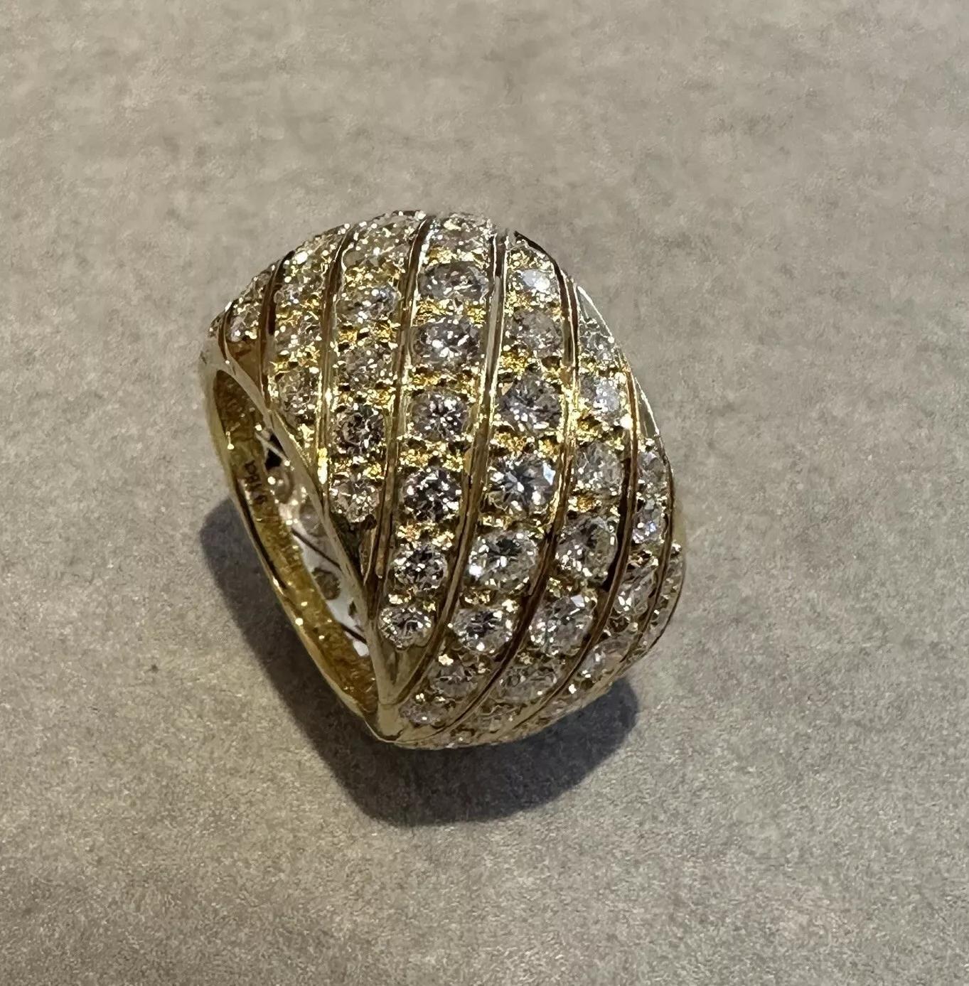 Bague d'éternité à larges diamants 9,18 carats au total en or jaune 18 carats en vente 1