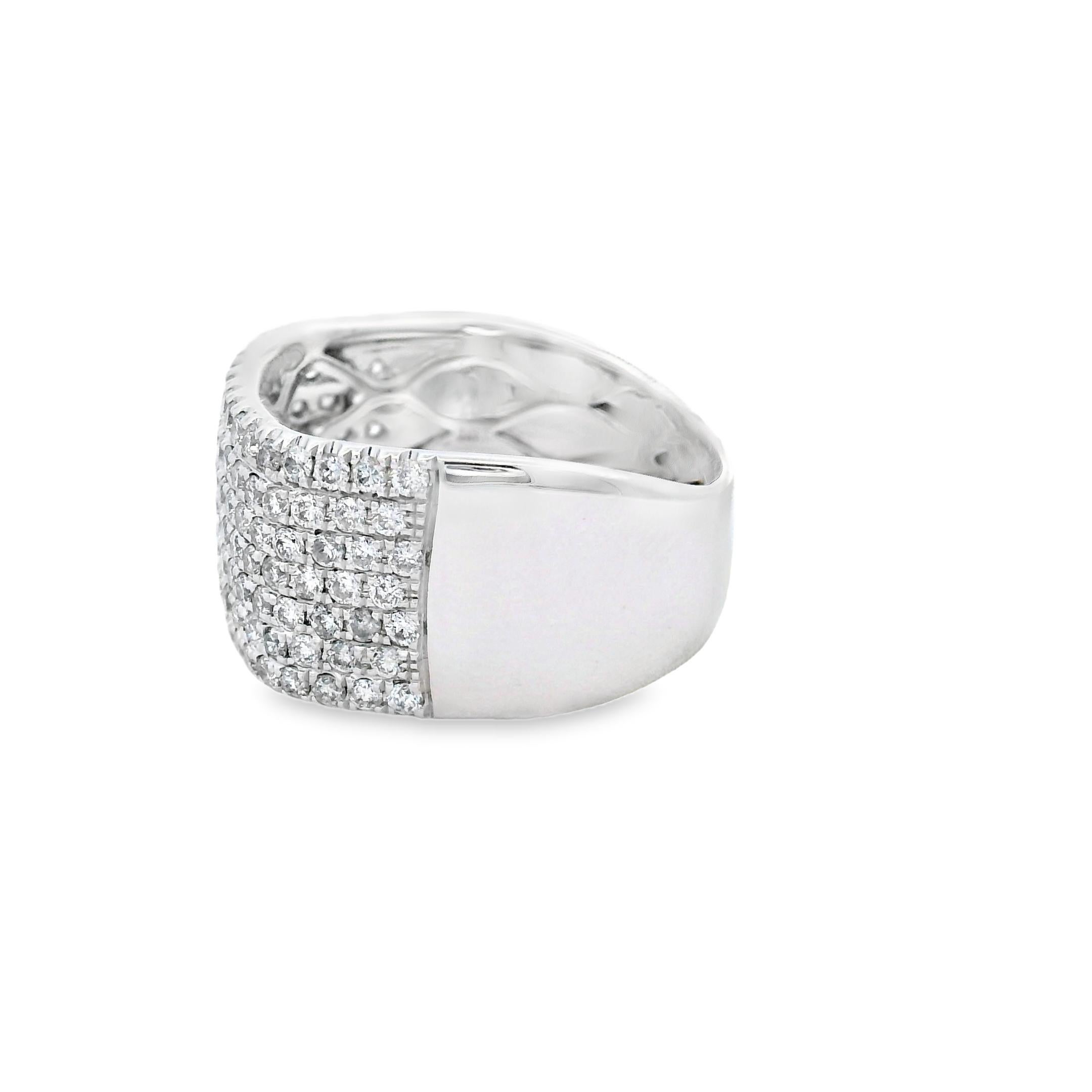 Contemporaneo Anello largo con pavé di diamanti da 1,27 carati in oro bianco 14K misura 7 in vendita