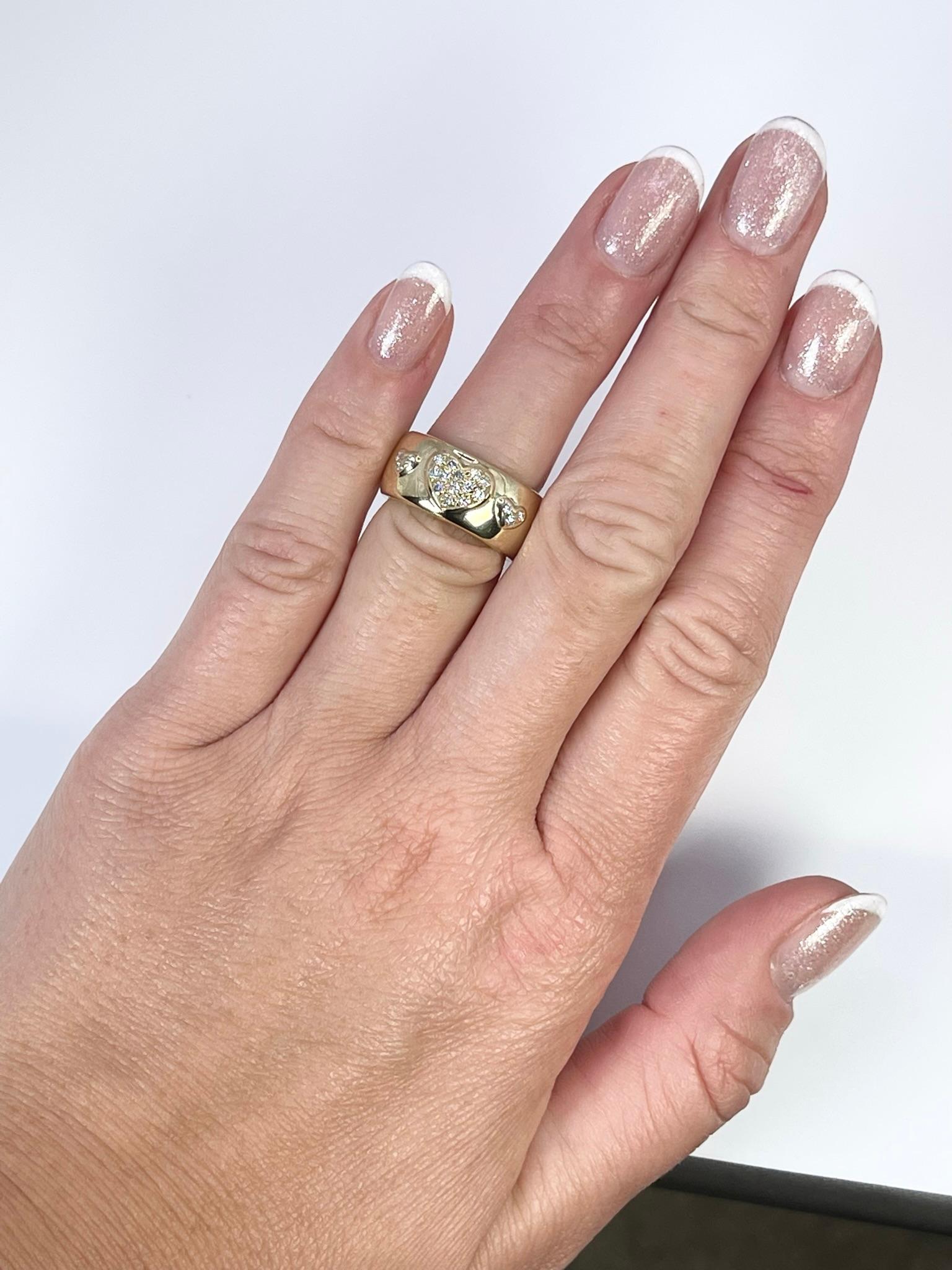 Wide Diamond Ring 14kt Yellow Gold Hearts Diamond Ring In New Condition For Sale In Jupiter, FL