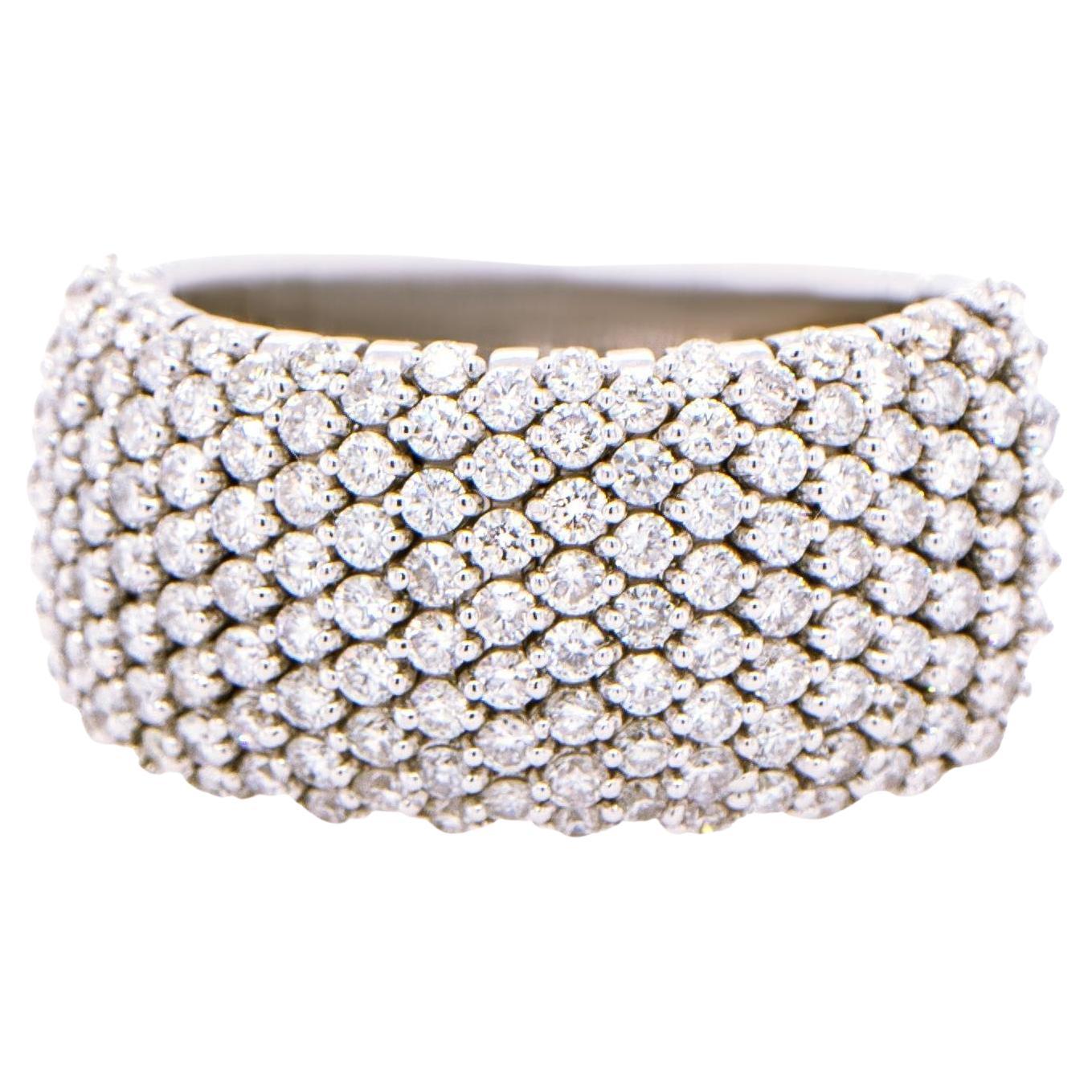 Anillo elástico ancho de diamantes 1,98 quilates 158 diamantes Oro blanco de 18 quilates en venta