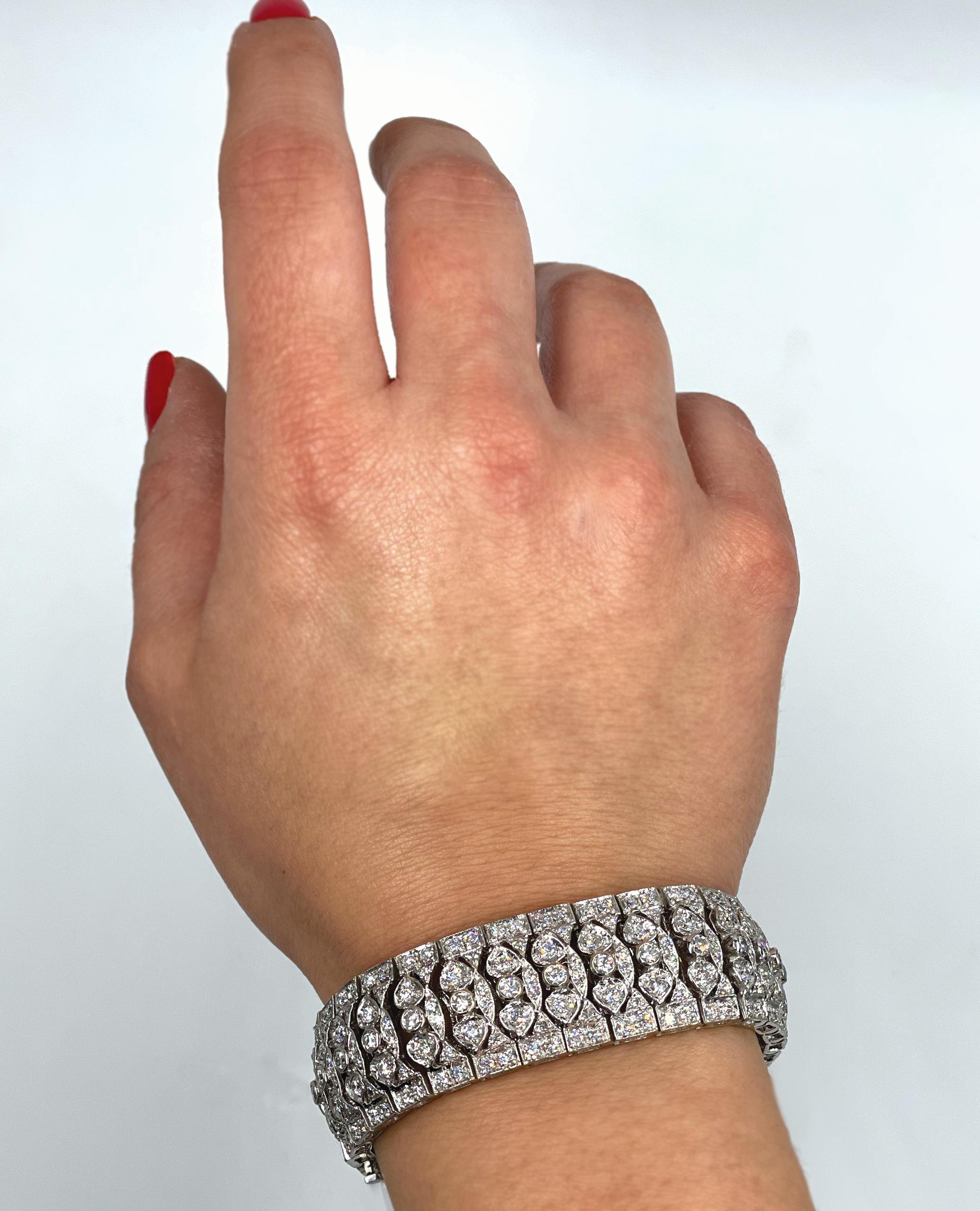 Bracelet large de style vintage en or blanc 18 carats avec diamants Pour femmes en vente