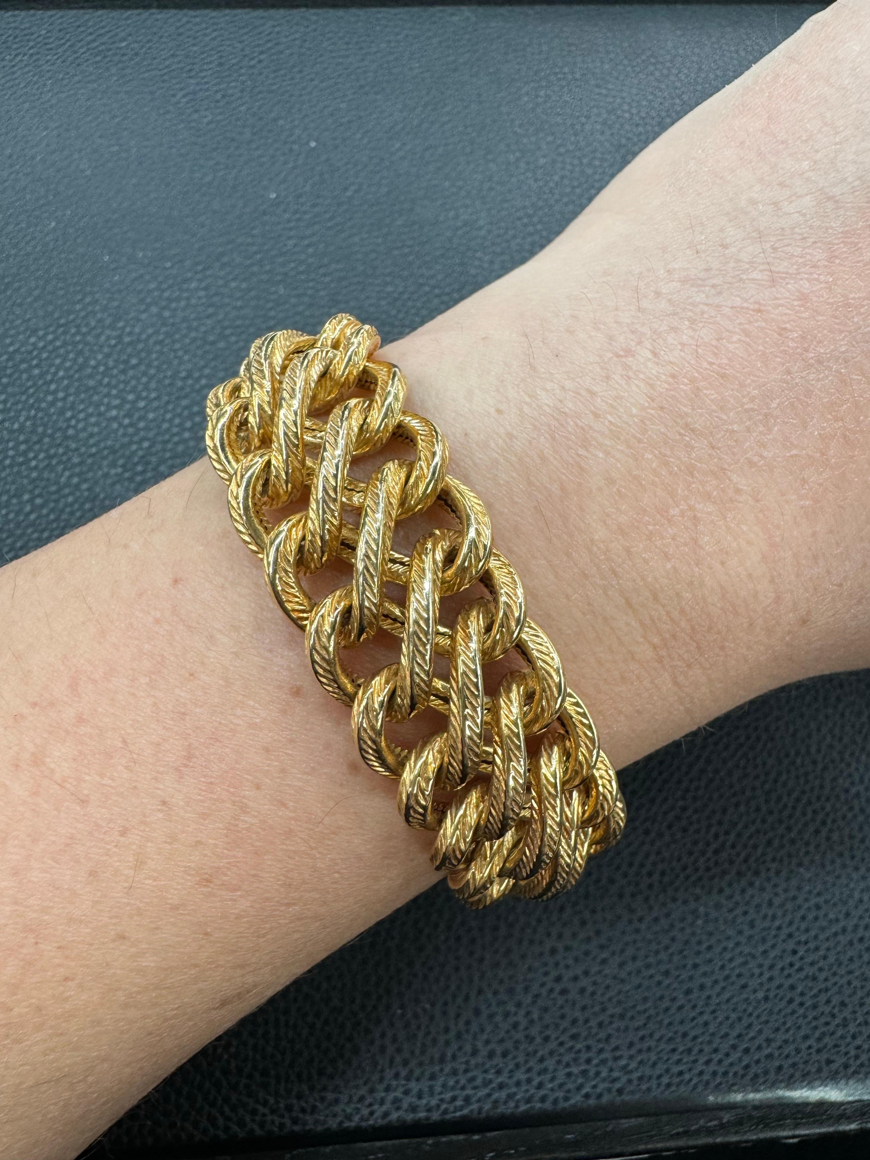 Contemporain Bracelet large à double rangée de maillons imbriqués en or jaune 18 carats 21,7 grammes en vente