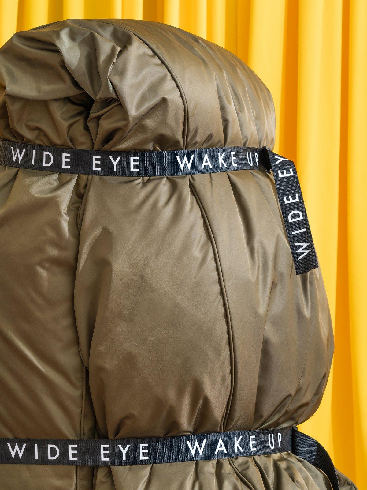 Italian Wide Eye Wake Up sofa For Sale