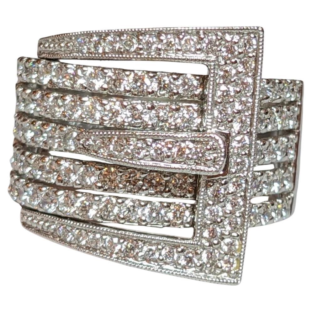 Anello largo con fibbia a cinque file di diamanti in oro bianco 14 carati in vendita