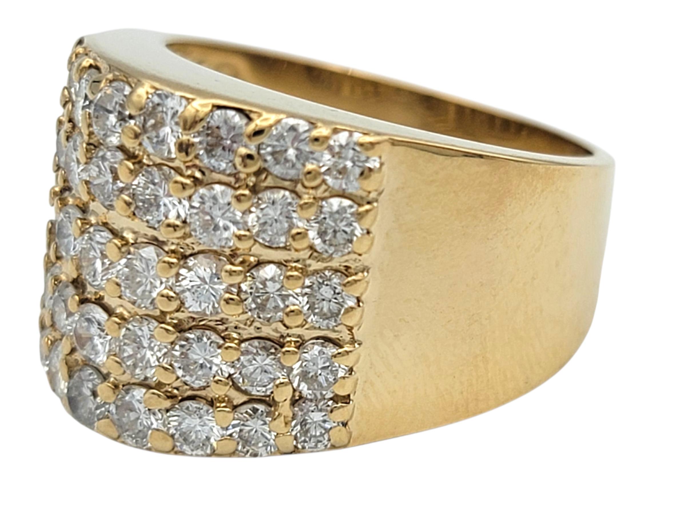 Anillo ancho de cinco filas de diamantes redondos talla brillante en oro amarillo de 14 quilates Contemporáneo en venta