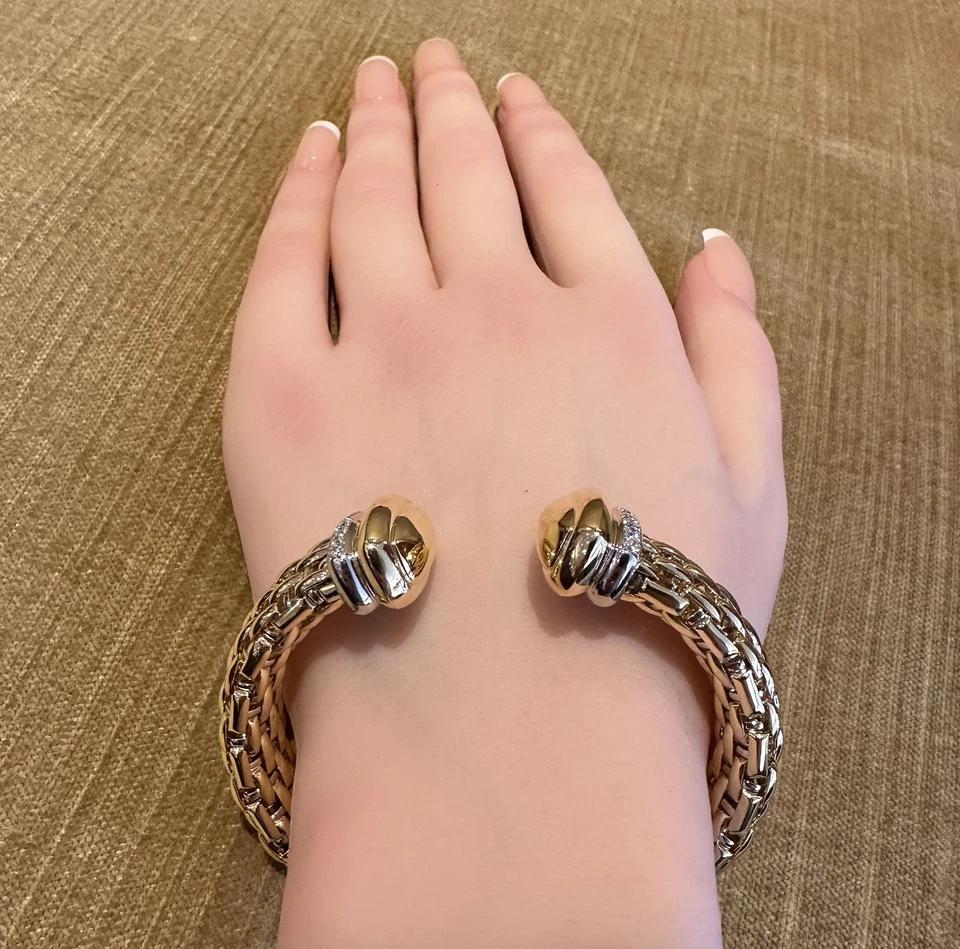 Bracelet manchette souple large avec diamants en or jaune et blanc 18 carats en vente 2