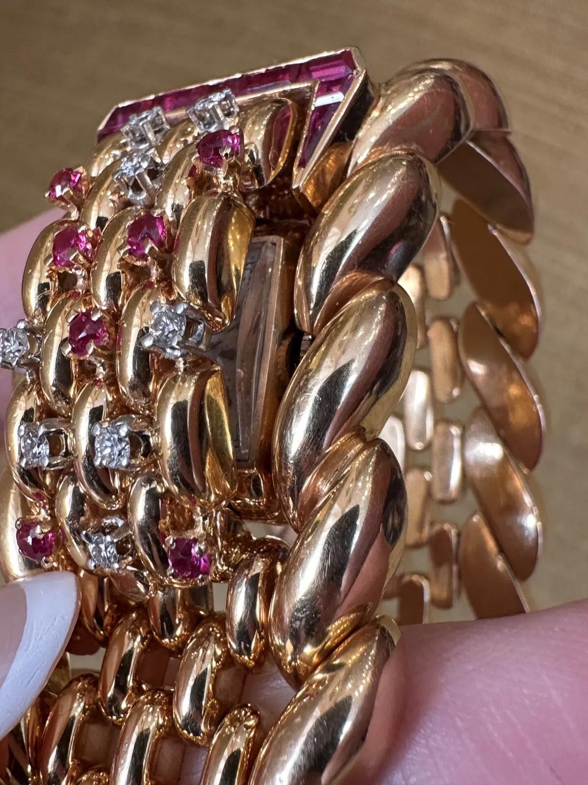 Wide Flip-top Retro Bracelet Watch San Marco Link in 18k Yellow Gold For Sale 8