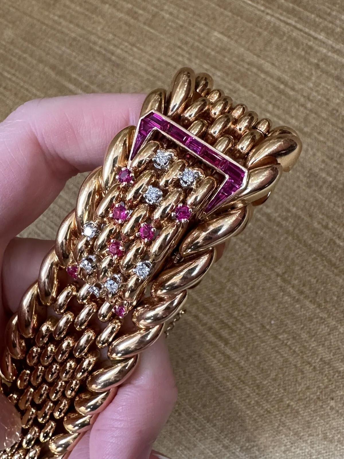 Wide Flip-top Retro Bracelet Watch San Marco Link in 18k Yellow Gold For Sale 3
