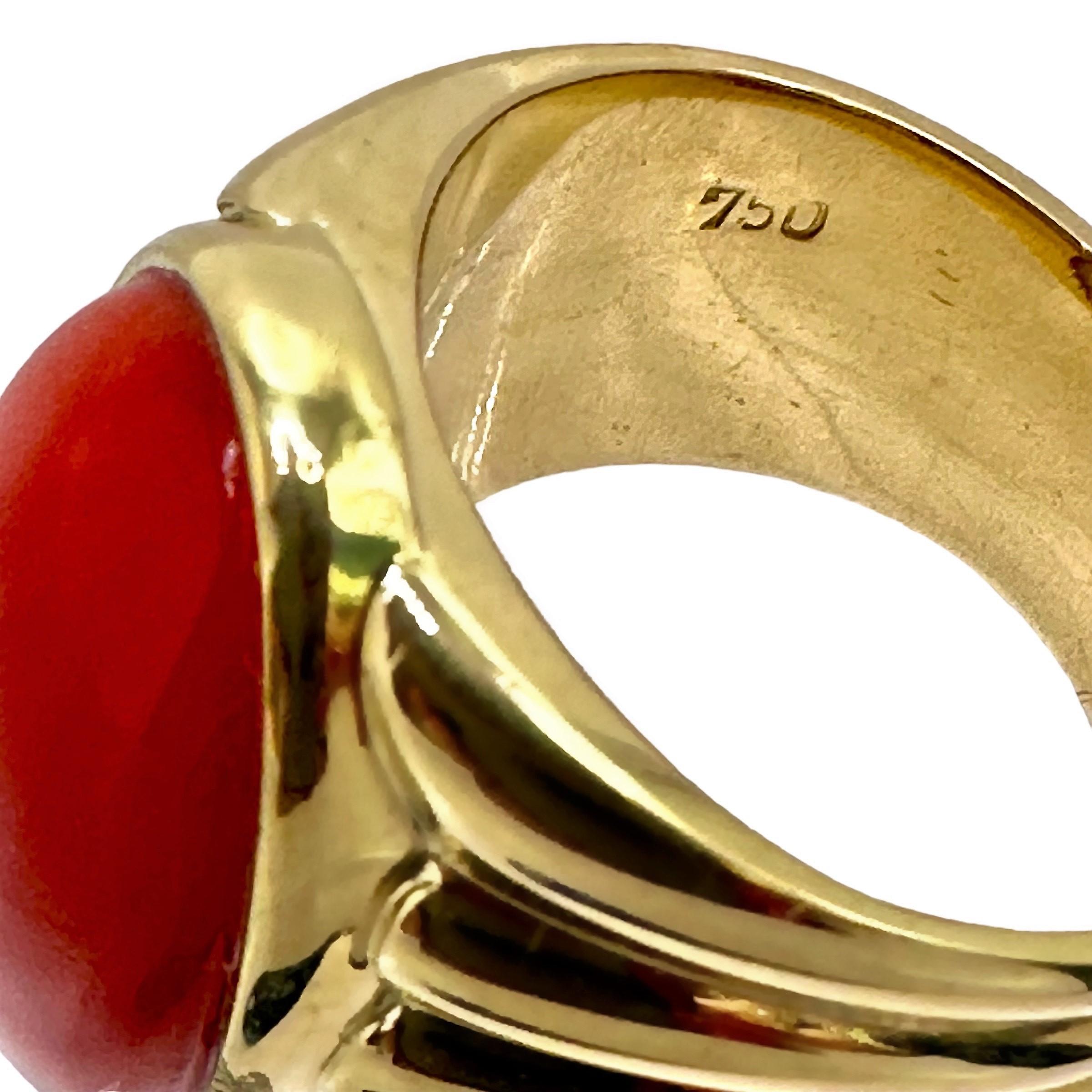Wide Fluted Gold Ring with Large Deep Red Oxblood Cabochon For Sale 2