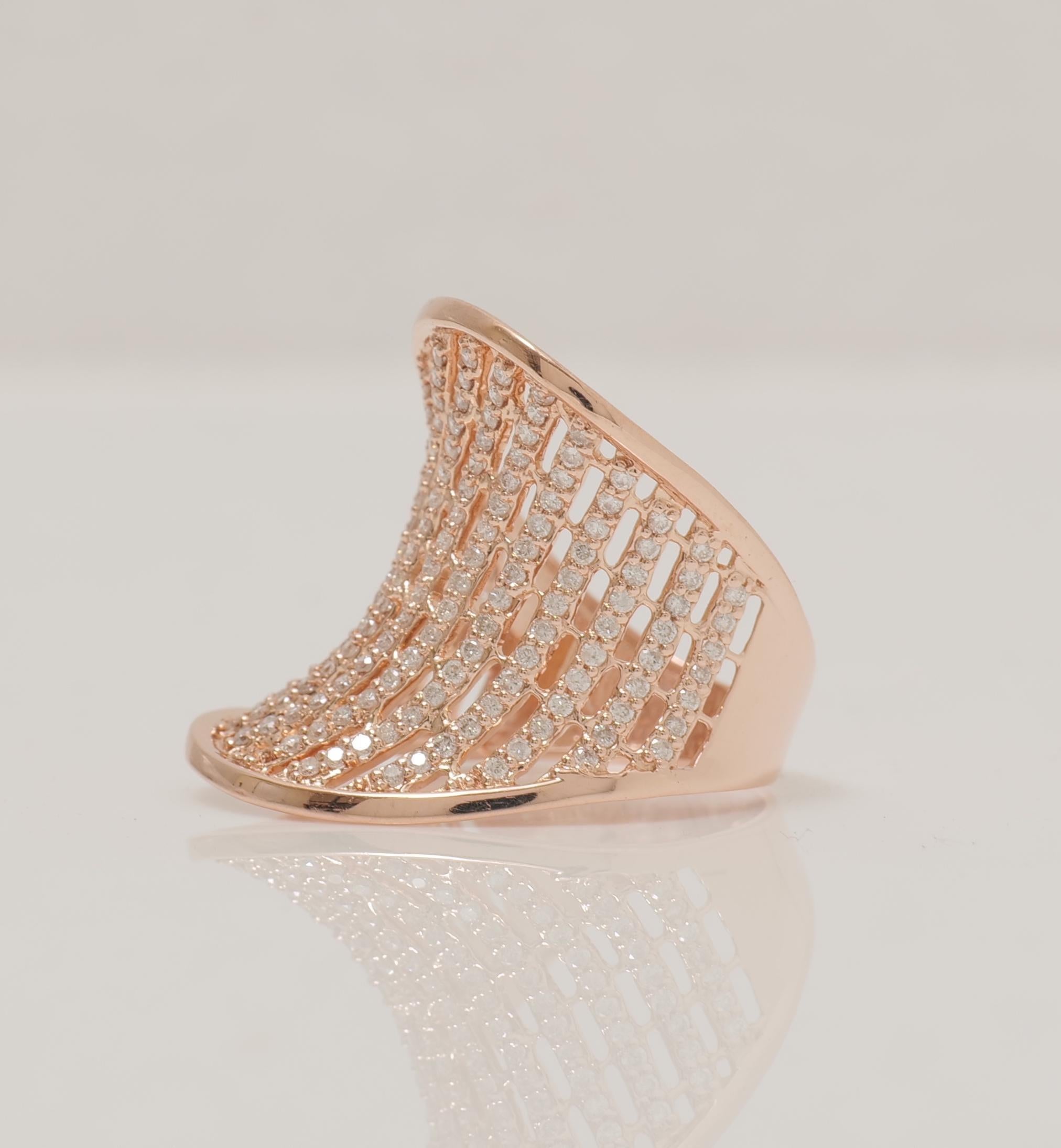 Anello con diamante a dito intero in oro massiccio 14K (certificato) In condizioni Nuovo in vendita a New Delhi, DL