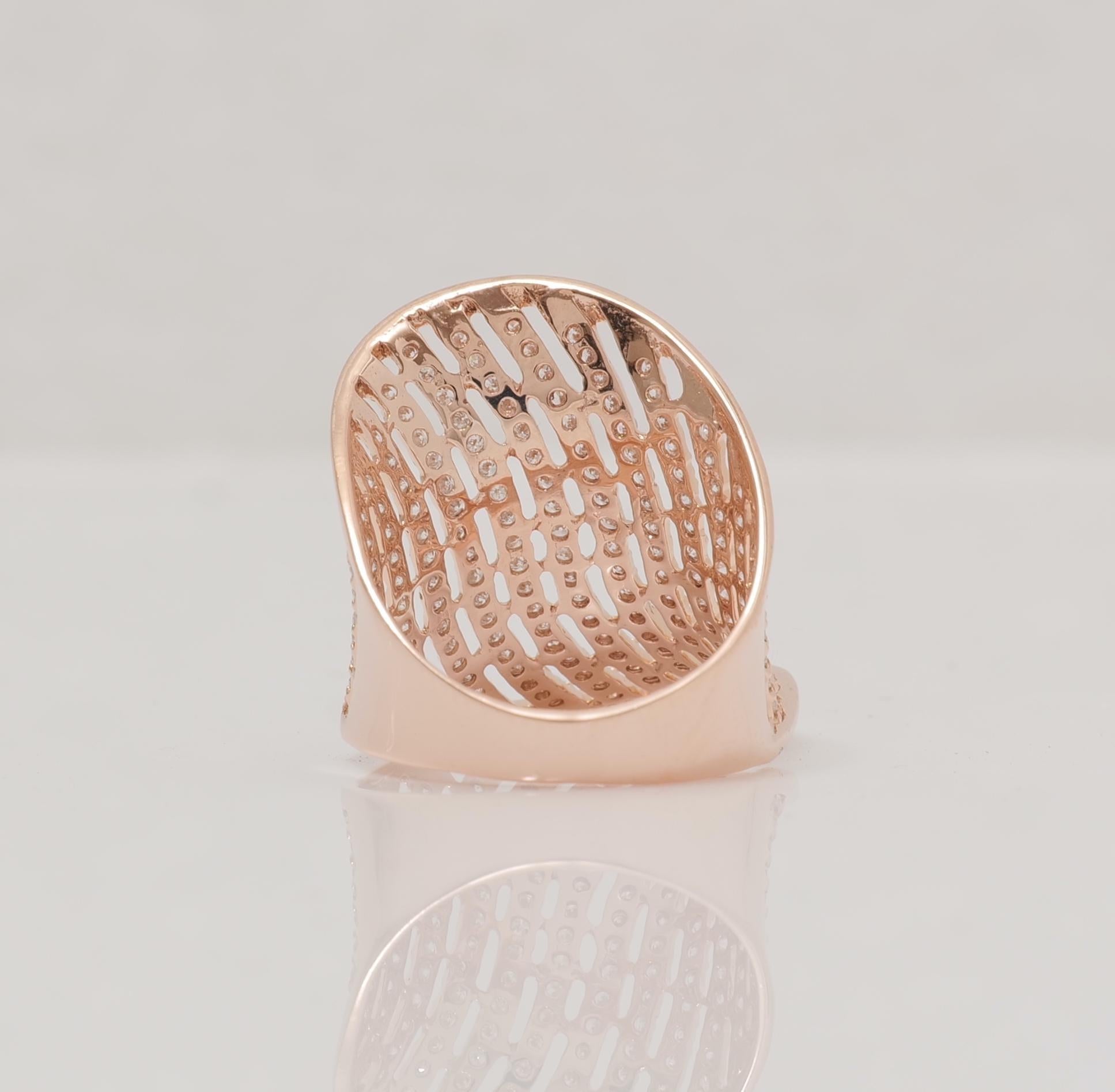 Anello con diamante a dito intero in oro massiccio 14K (certificato) in vendita 2