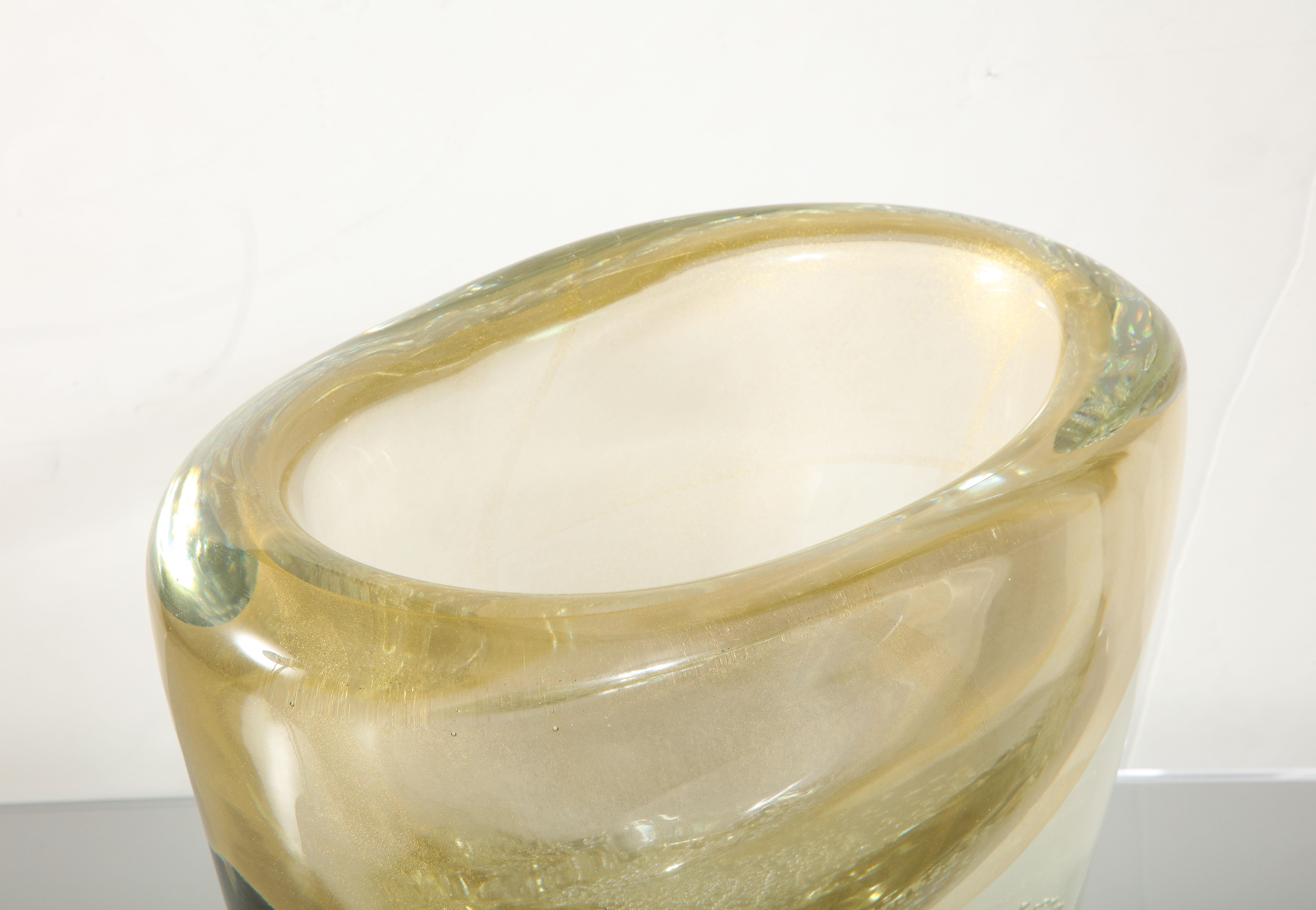 Wide Gold Sommerso Italian Murano Glass Vase In New Condition For Sale In New York, NY
