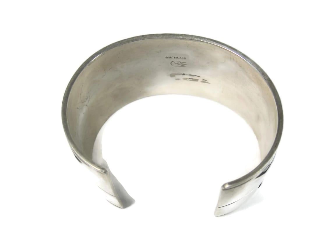 Breites Hopi Sterling Manschettenarmband im Zustand „Hervorragend“ in Webster, SD