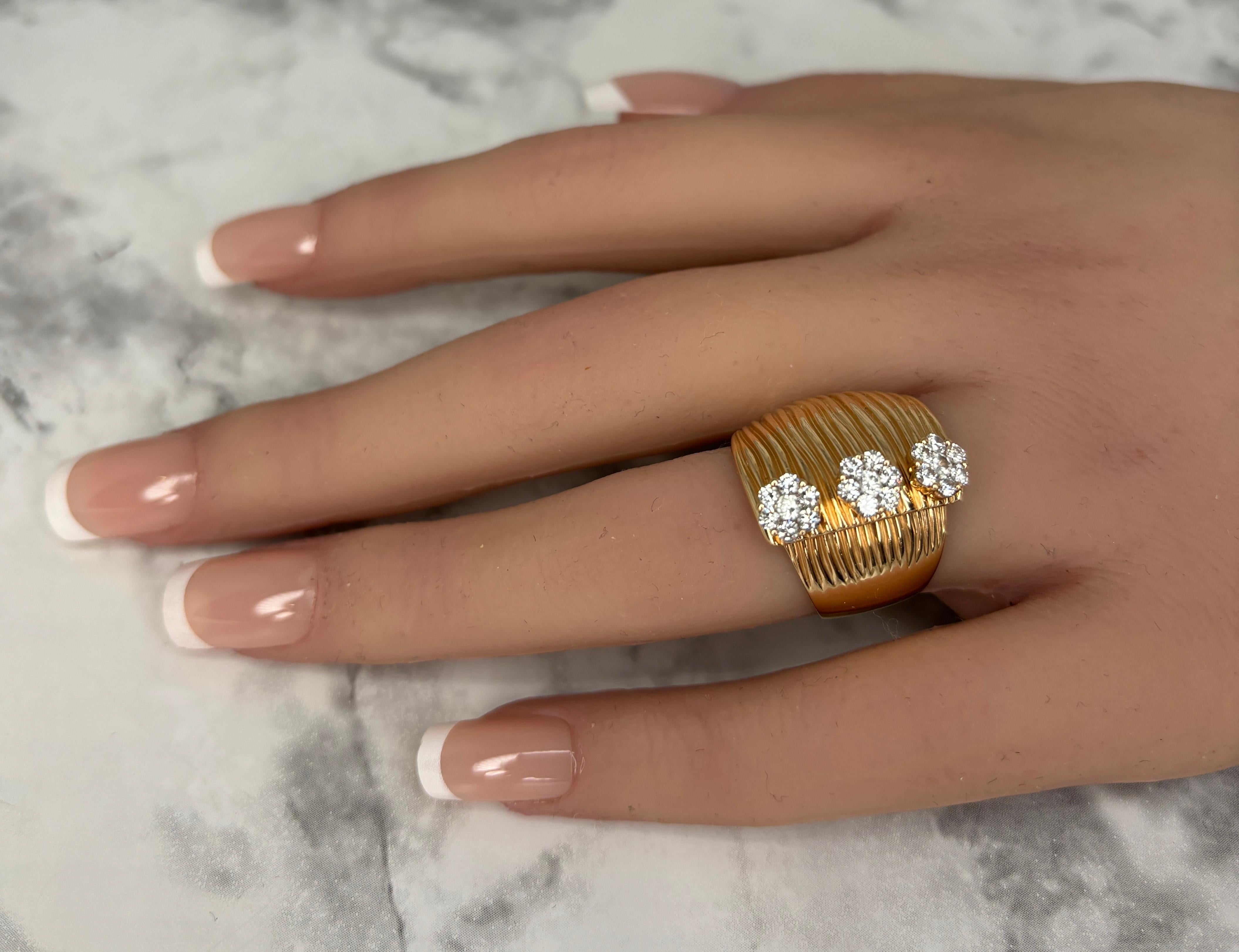 Wide Hueb Ring 18k Rose Gold Diamond Plisse Flower Ring For Sale 12