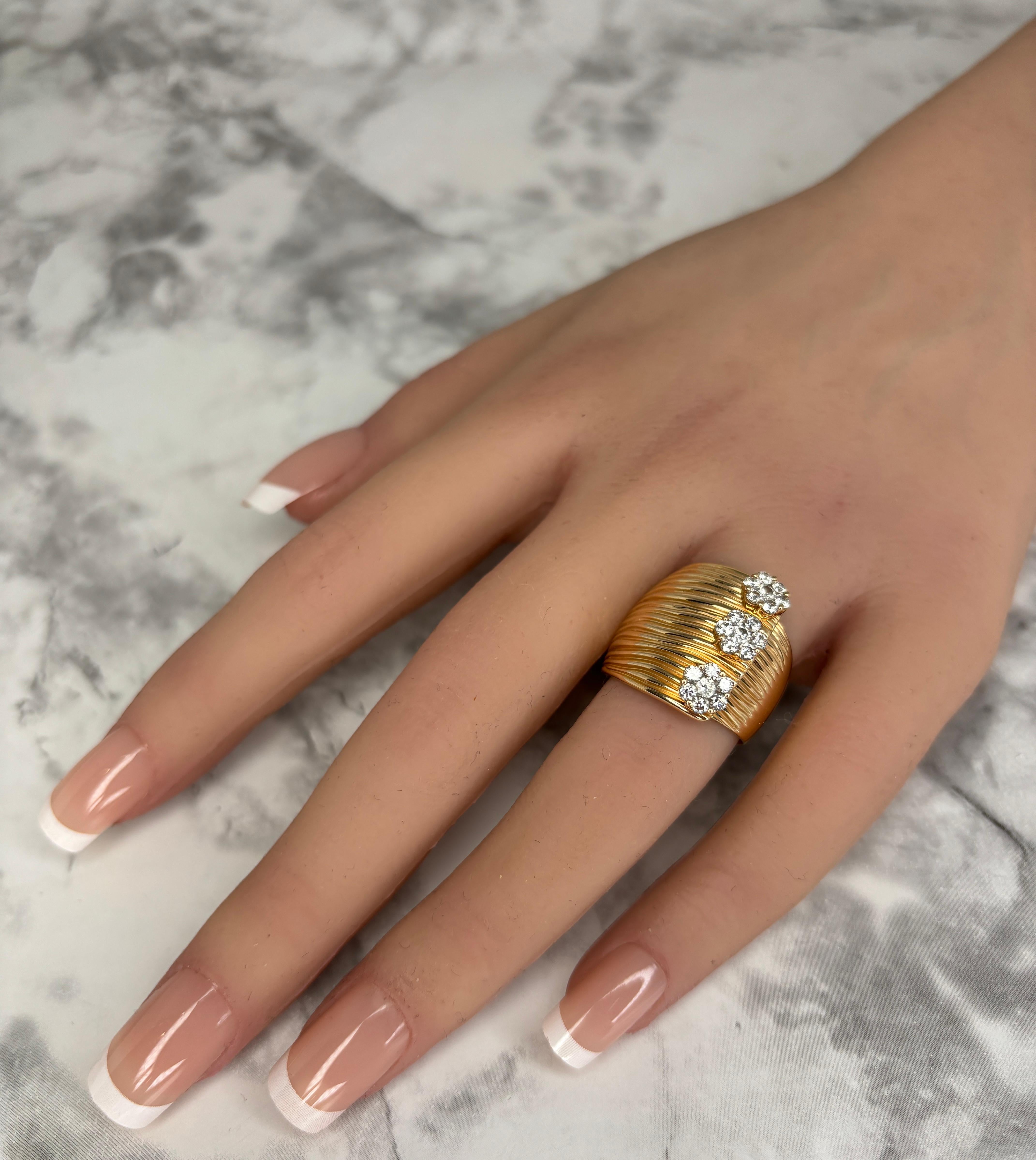 Wide Hueb Ring 18k Rose Gold Diamond Plisse Flower Ring For Sale 13