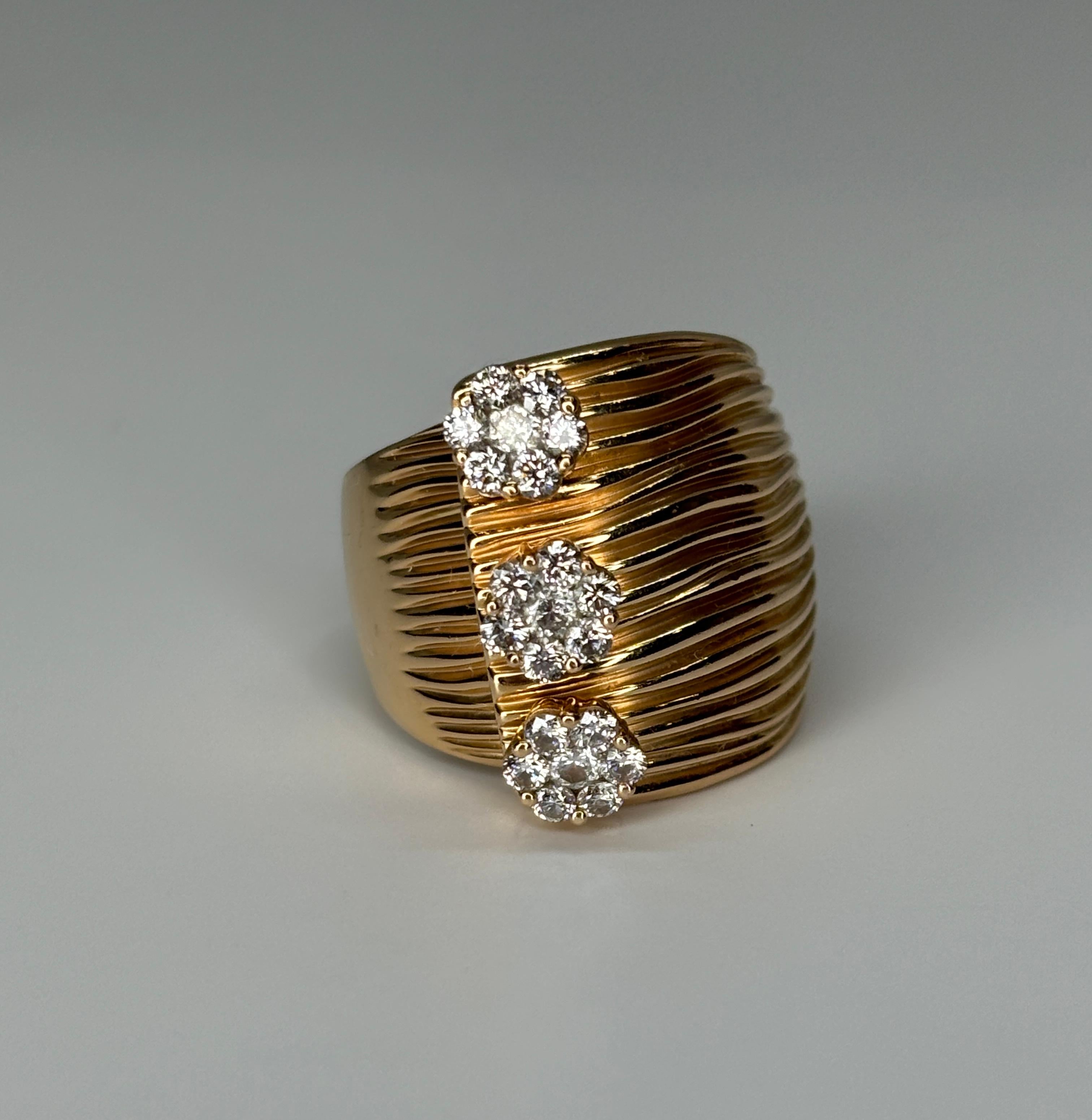 Brilliant Cut Wide Hueb Ring 18k Rose Gold Diamond Plisse Flower Ring For Sale
