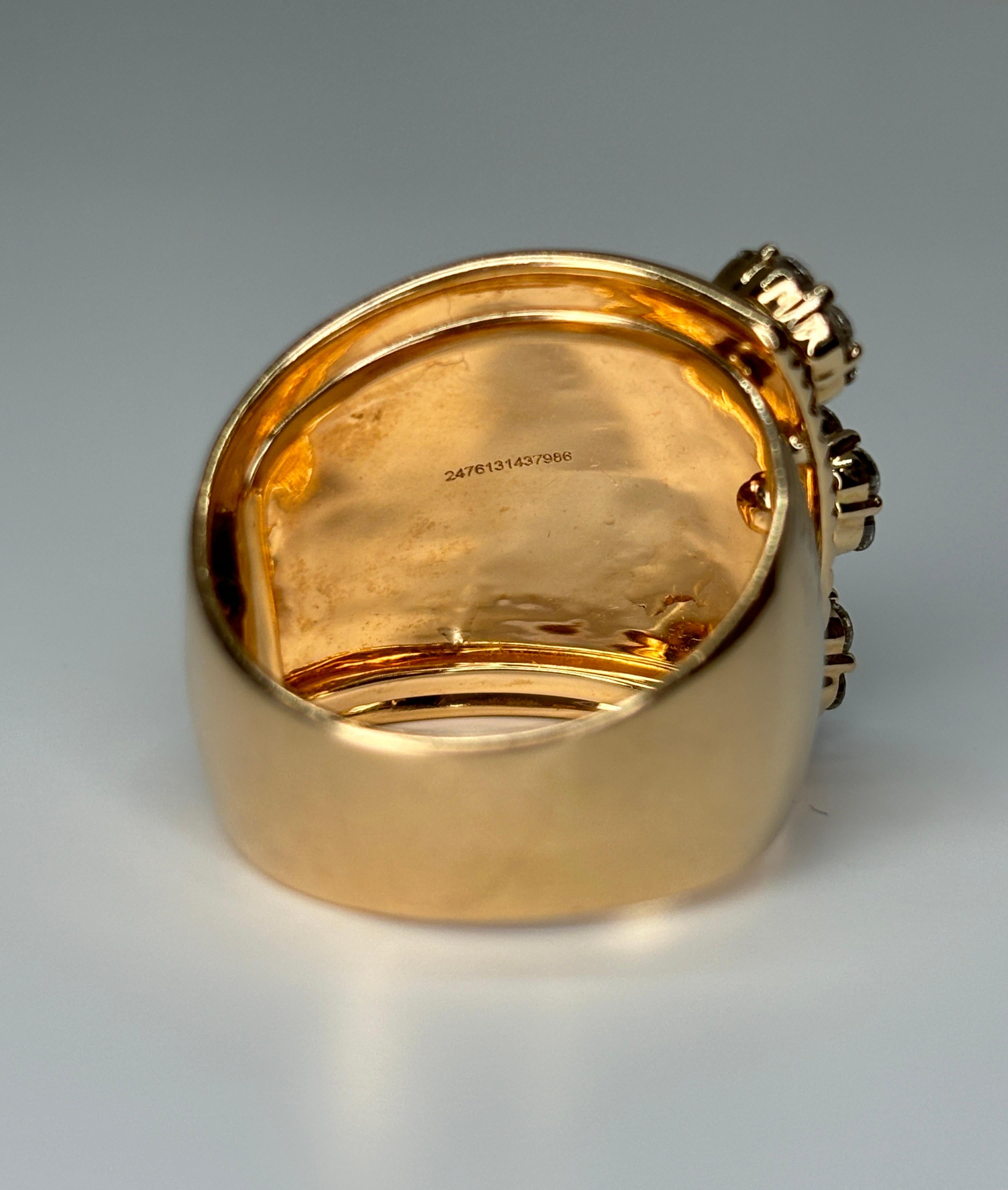 Wide Hueb Ring 18k Rose Gold Diamond Plisse Flower Ring For Sale 2