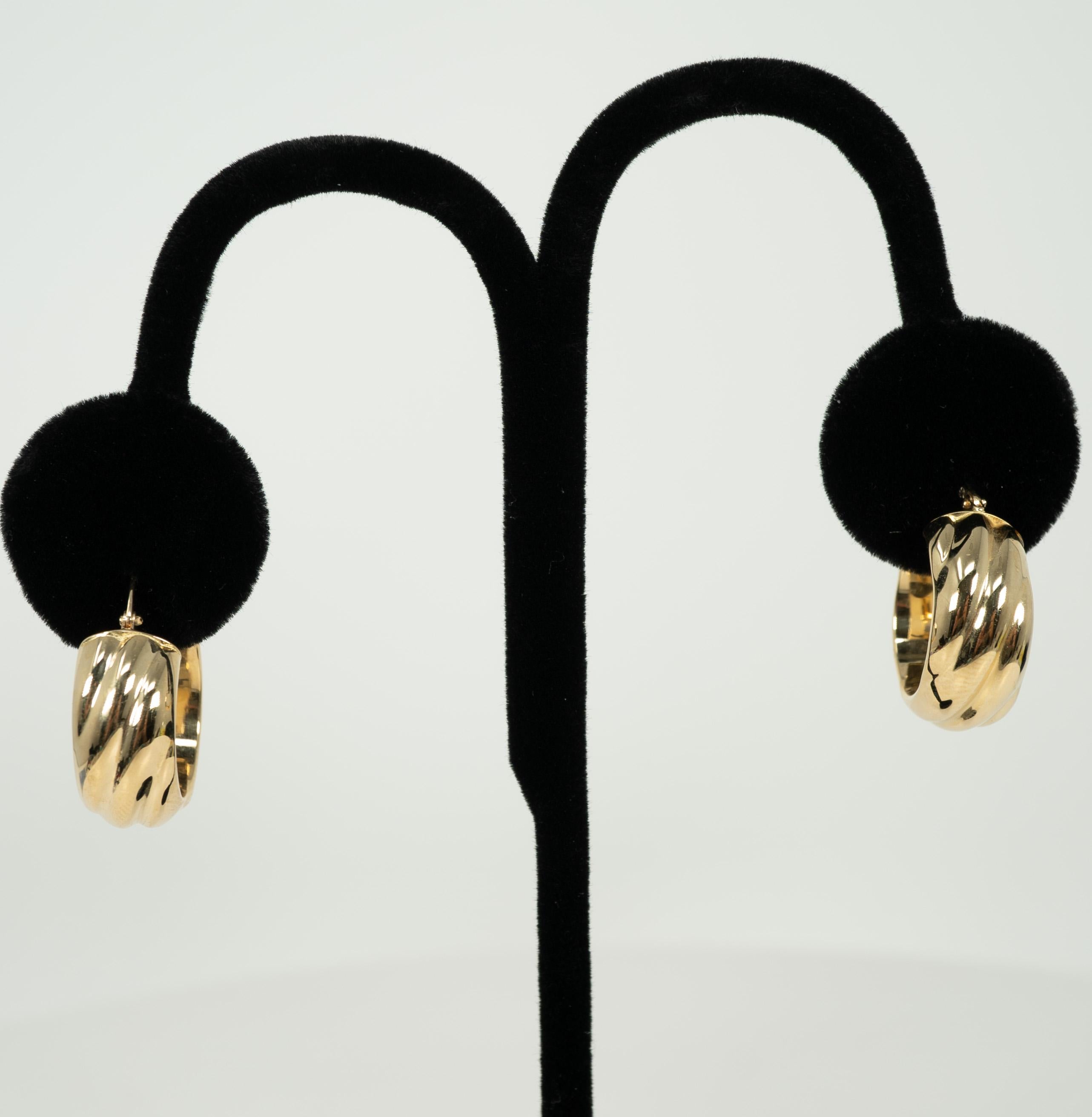 Wide Italian 18 Karat Yellow Gold Hoop Earrings In Good Condition In Dallas, TX