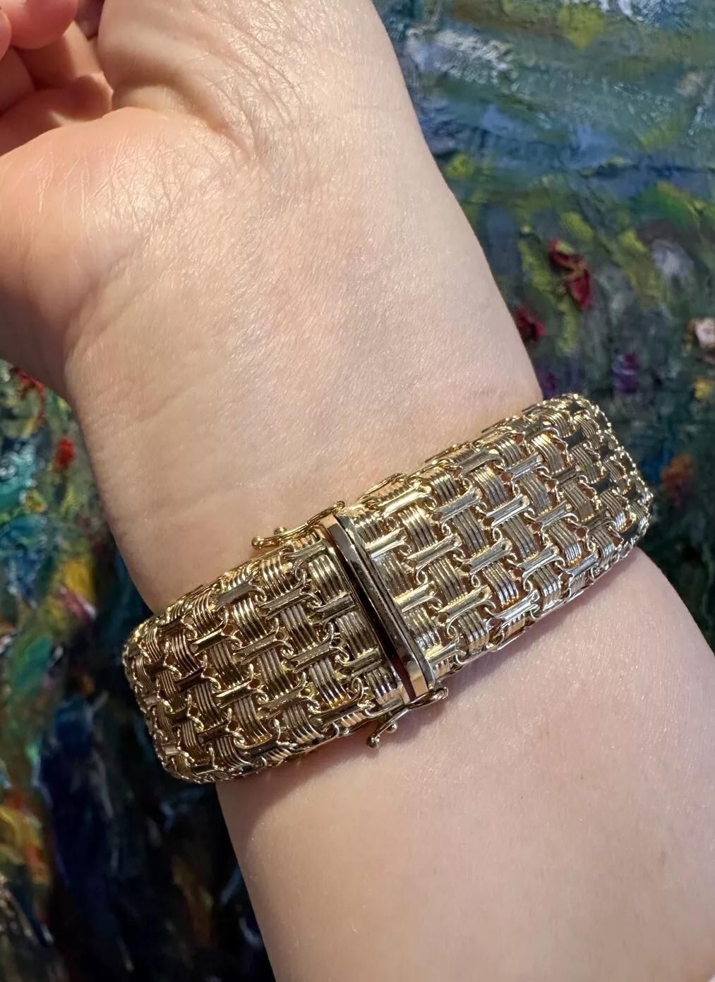 Wide Italian Gold Wave Bracelet in 18k Yellow Gold For Sale 4