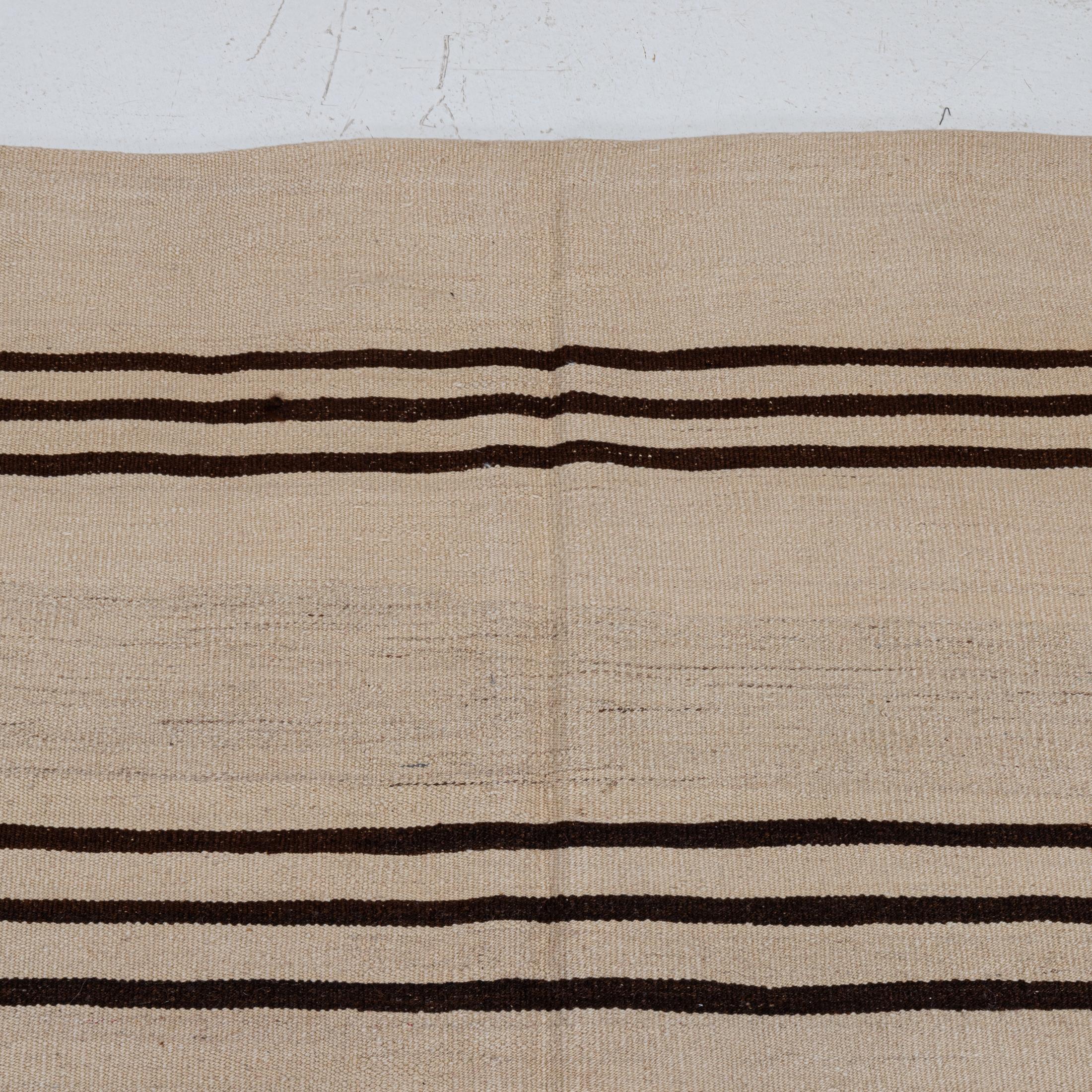 Ampio corridore kilim da Konya, Anatolia centrale, Turchia, metà del XX secolo in vendita 3