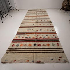 Ampio corridore kilim da Konya, Anatolia centrale, Turchia, metà del XX secolo