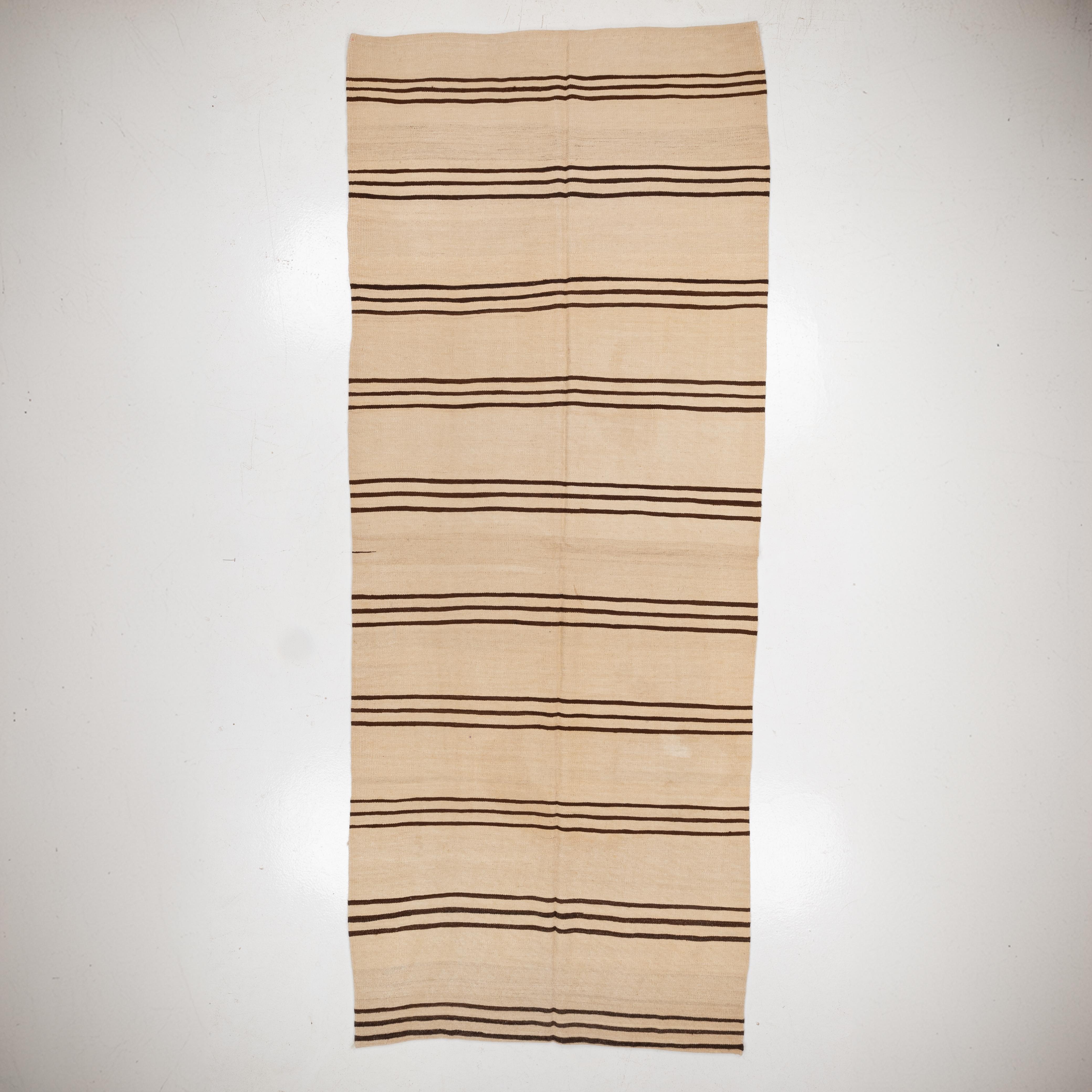 Questi kilim larghi e grandi sono chiamati 