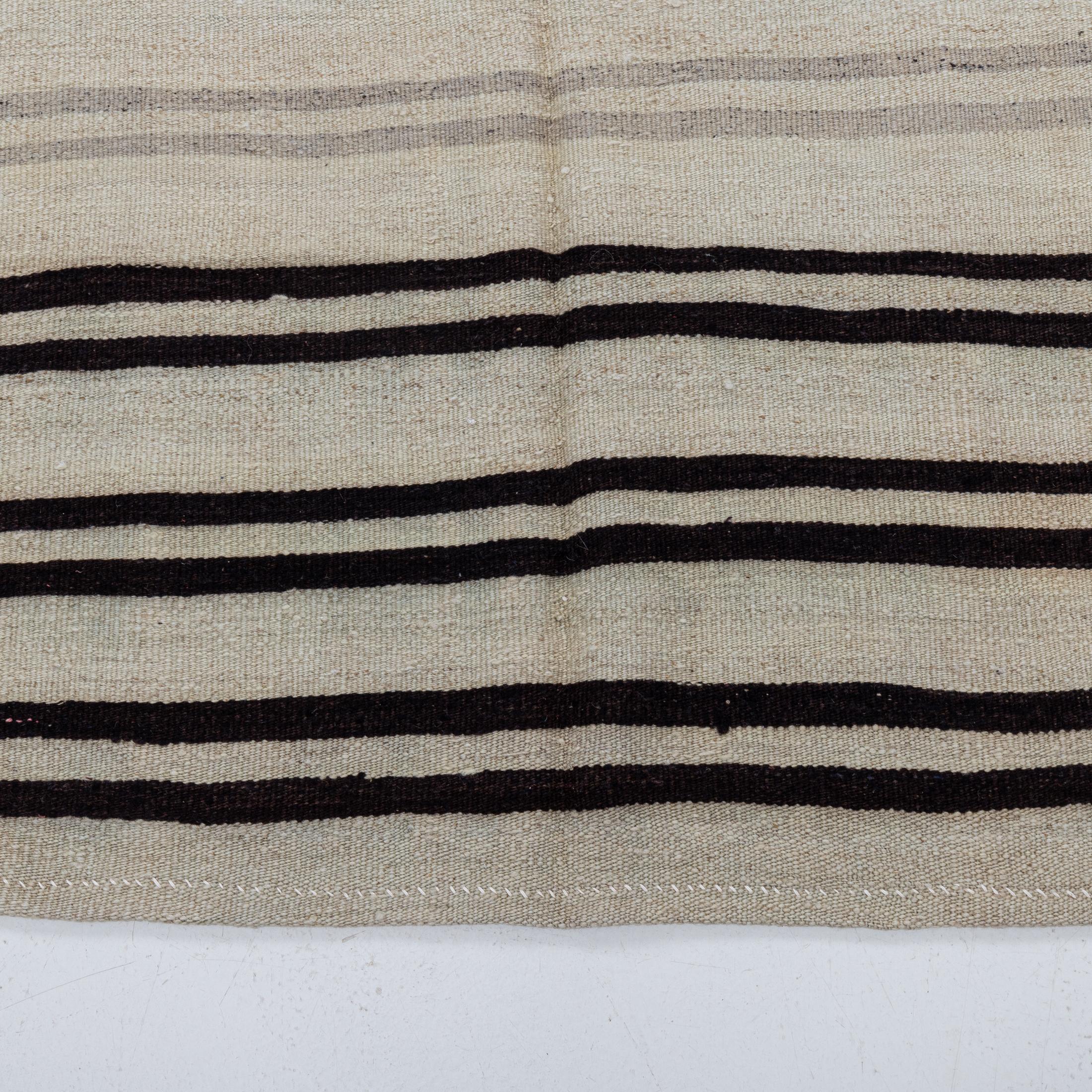 Corredor Kilim ancho de Konya, Anatolia Central, Turquía, mediados del siglo XX en Bastante bueno estado para la venta en Istanbul, TR