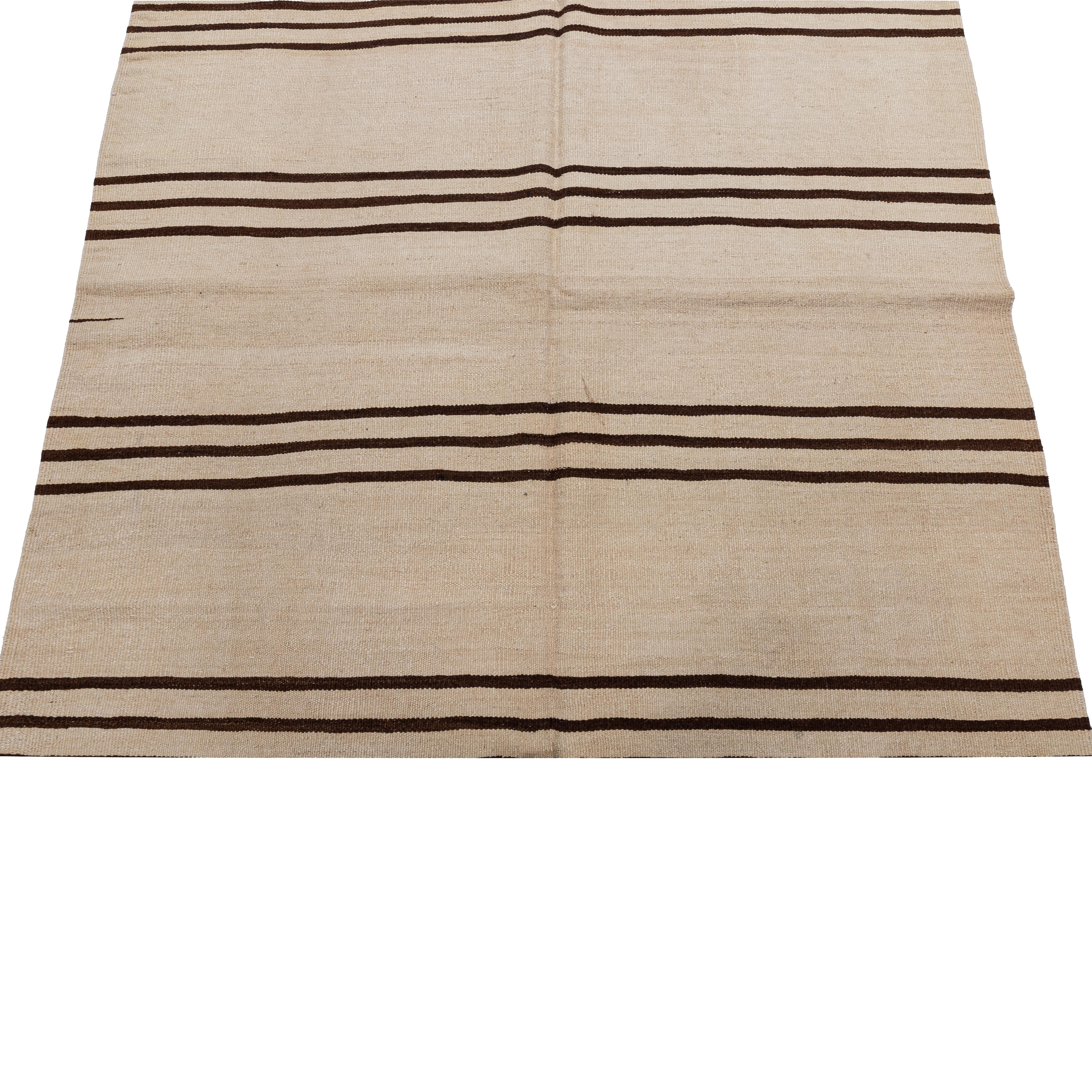 Lana Ampio corridore kilim da Konya, Anatolia centrale, Turchia, metà del XX secolo in vendita