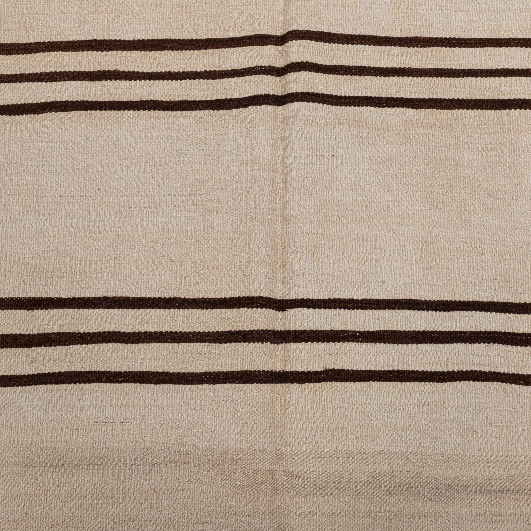Ampio corridore kilim da Konya, Anatolia centrale, Turchia, metà del XX secolo in vendita 1