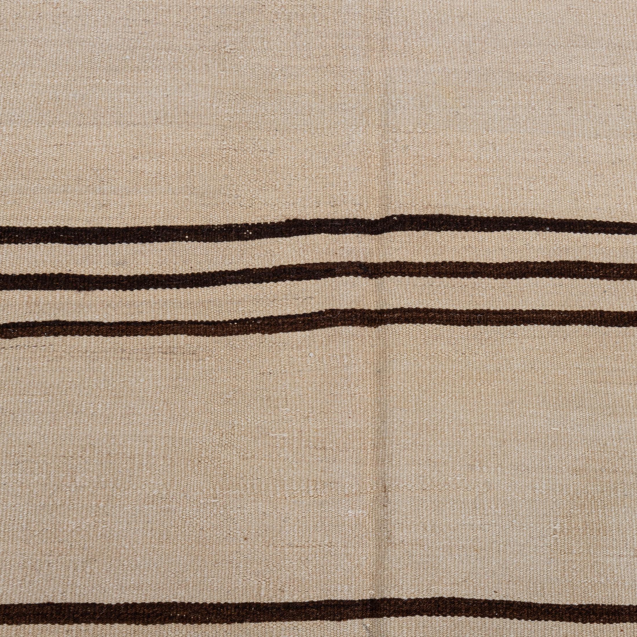 Ampio corridore kilim da Konya, Anatolia centrale, Turchia, metà del XX secolo in vendita 2