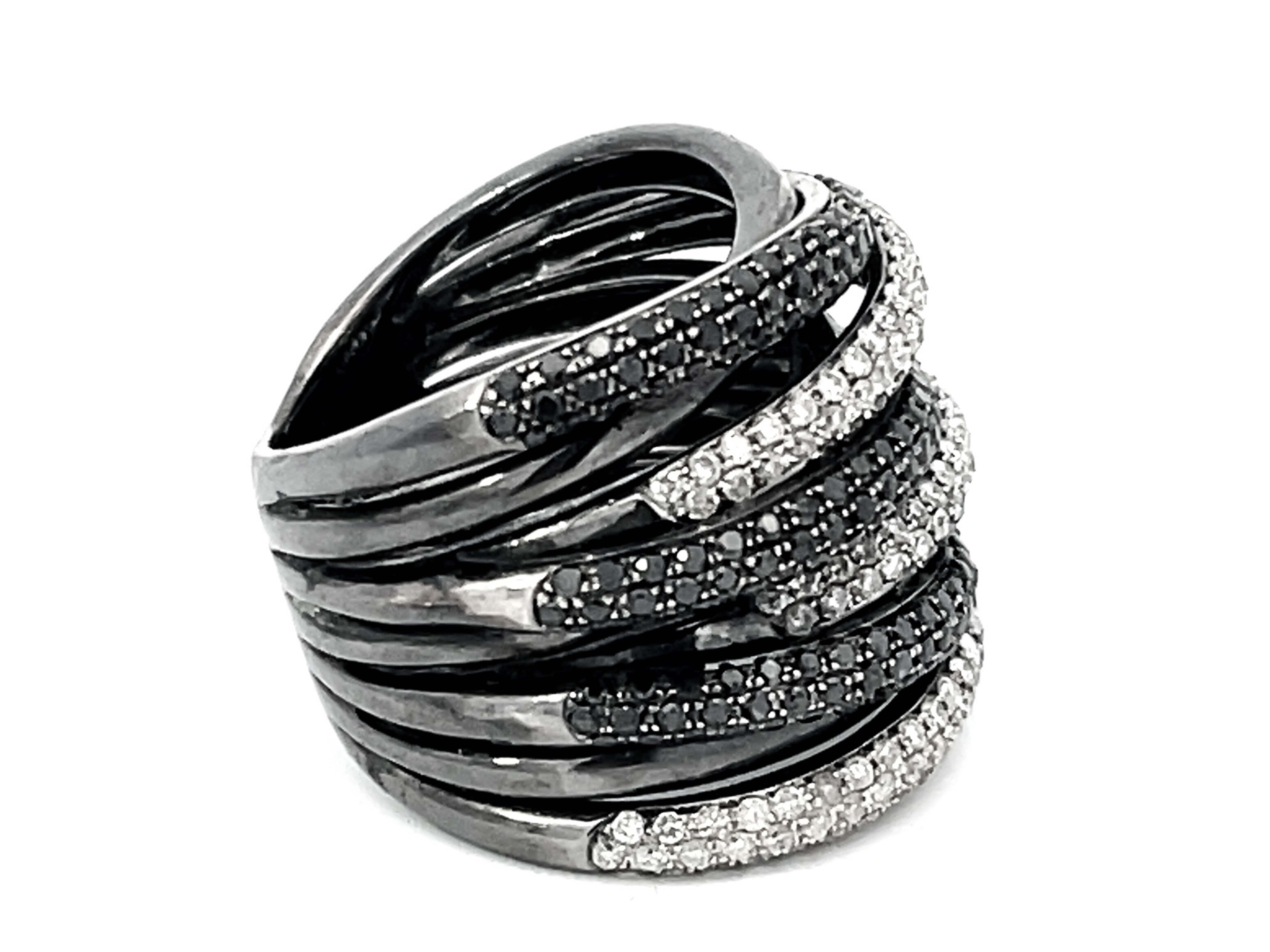 Anello a fascia larga con più file di diamanti in oro nero 14k In condizioni ottime in vendita a Honolulu, HI