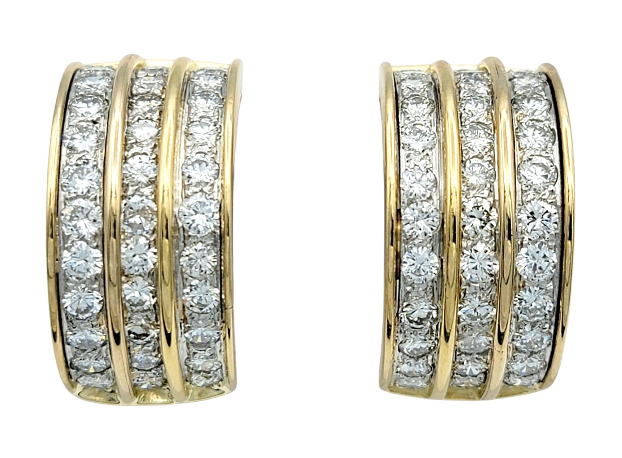 Questi sofisticati orecchini a cerchio con diamanti sono una testimonianza di eleganza e lusso senza tempo. Realizzati in una combinazione di oro giallo 14 carati e platino, presentano un design sorprendente con tre file di diamanti rotondi a taglio