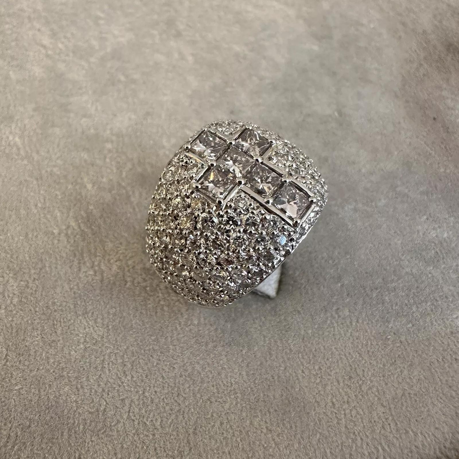 Taille princesse Bague à dôme croisé en diamant naturel pavé large en platine en vente