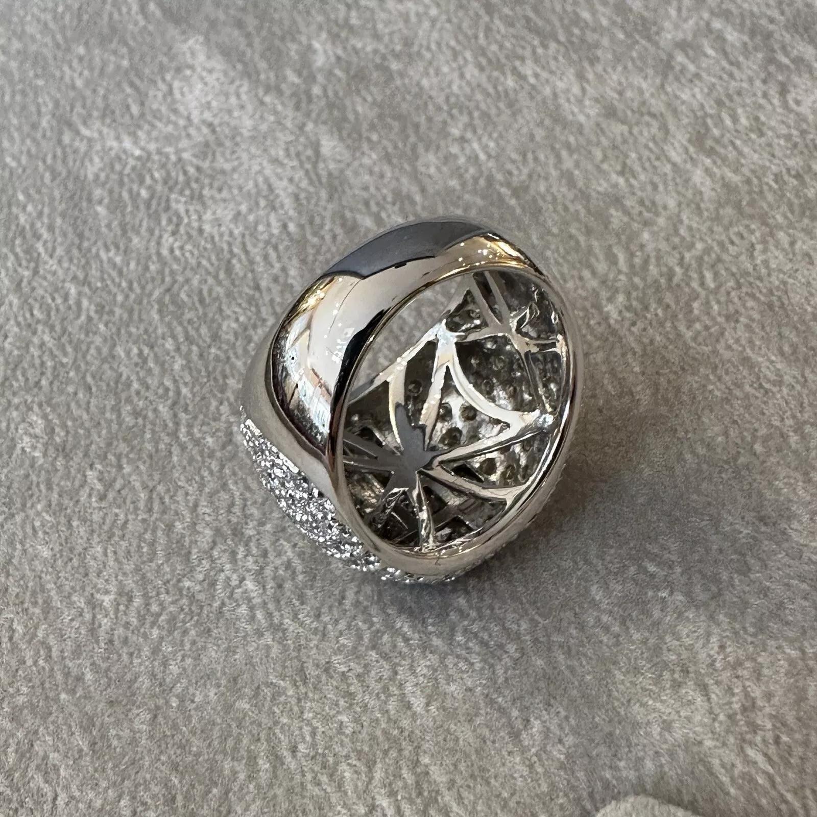 Bague à dôme croisé en diamant naturel pavé large en platine Excellent état - En vente à La Jolla, CA