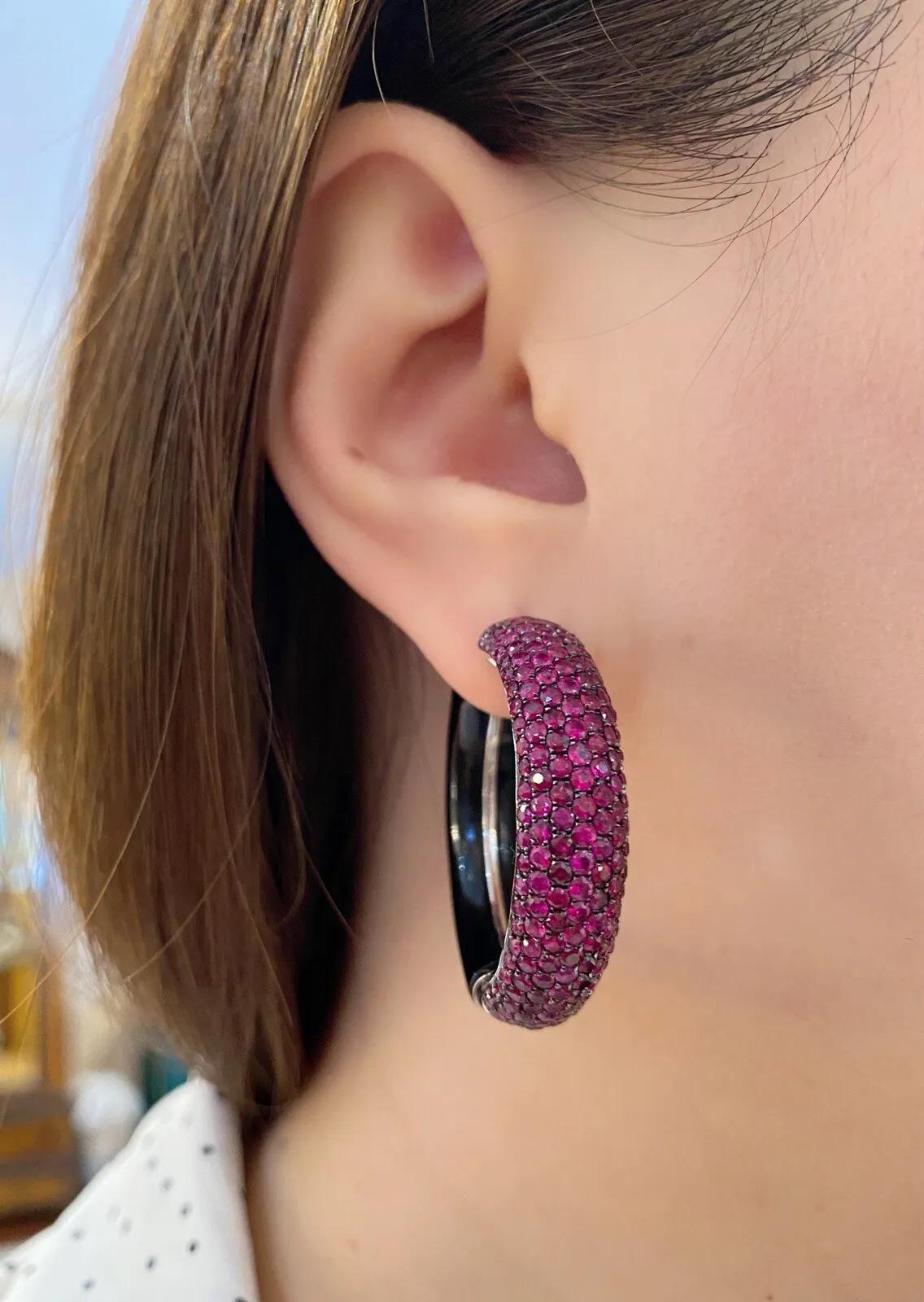 Wide Pave Ruby and Onyx Round Hoop Earrings in 18k White Gold In Excellent Condition For Sale In La Jolla, CA