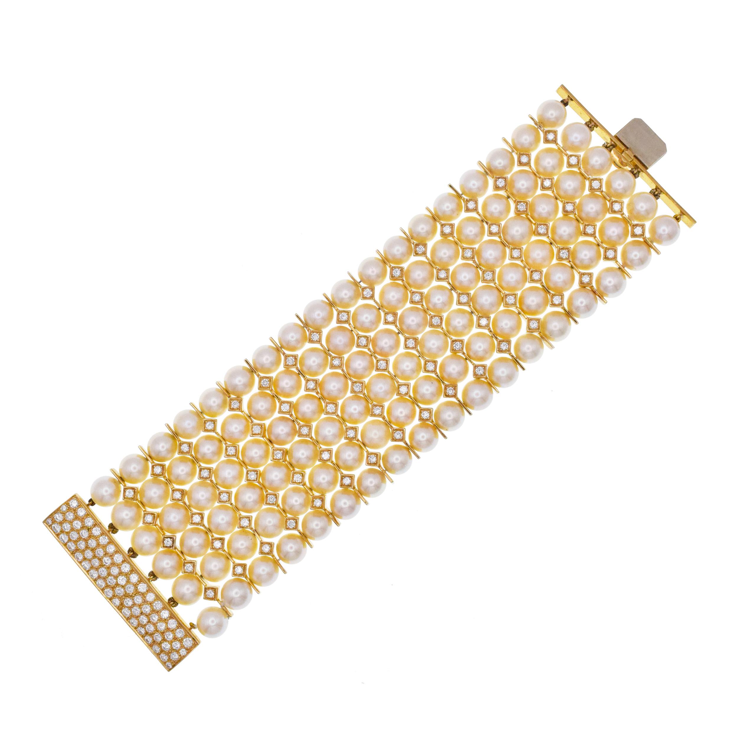 Bracelet large à 6 rangs de perles et de diamants. Pour femmes en vente