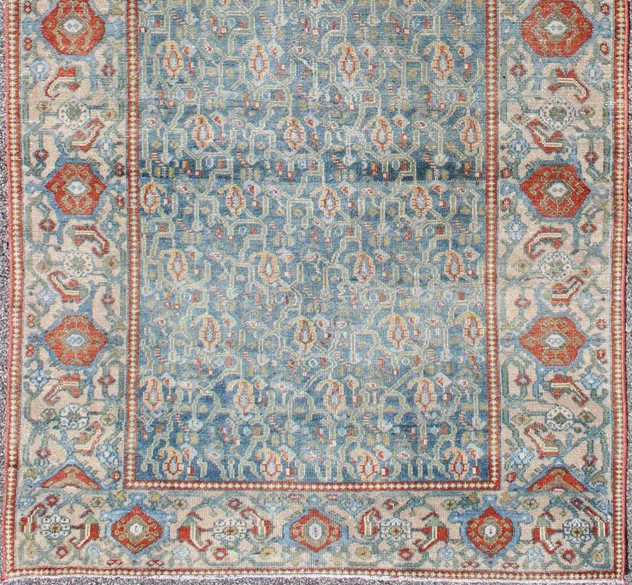Keivan Woven Arts Persischer Malayer Läufer mit floralem All-Over-Muster in Persisch Blau  teppich/sus-151 

Maße: 4'1 x 9'10.

Dieser persische Malayer-Läufer aus dem Iran des frühen 20. Jahrhunderts zeigt ein florales Allover-Muster auf blauem