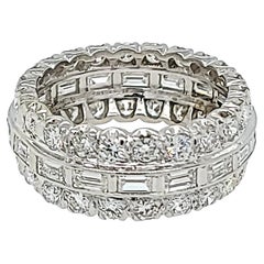 Breiter Platin- und Baguette-Diamant-Eternity-Ring mit 3 Reihen