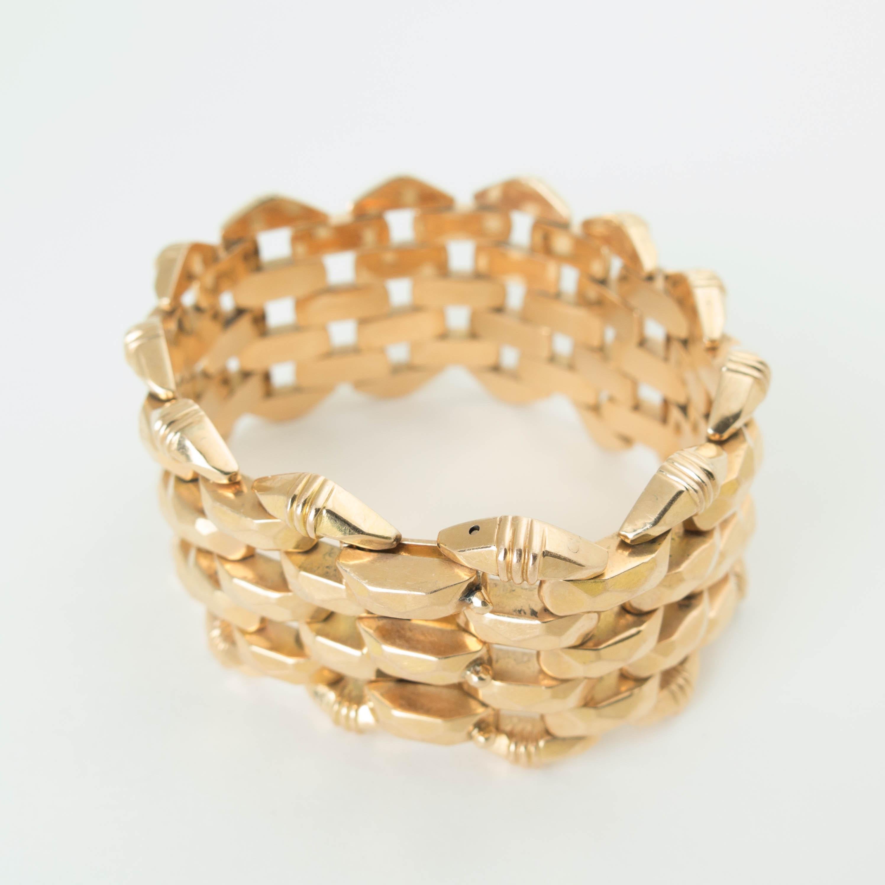 Wide Retro 18k Yellow Gold Faceted Link Tank Bracelet, circa 1950 For Sale 2