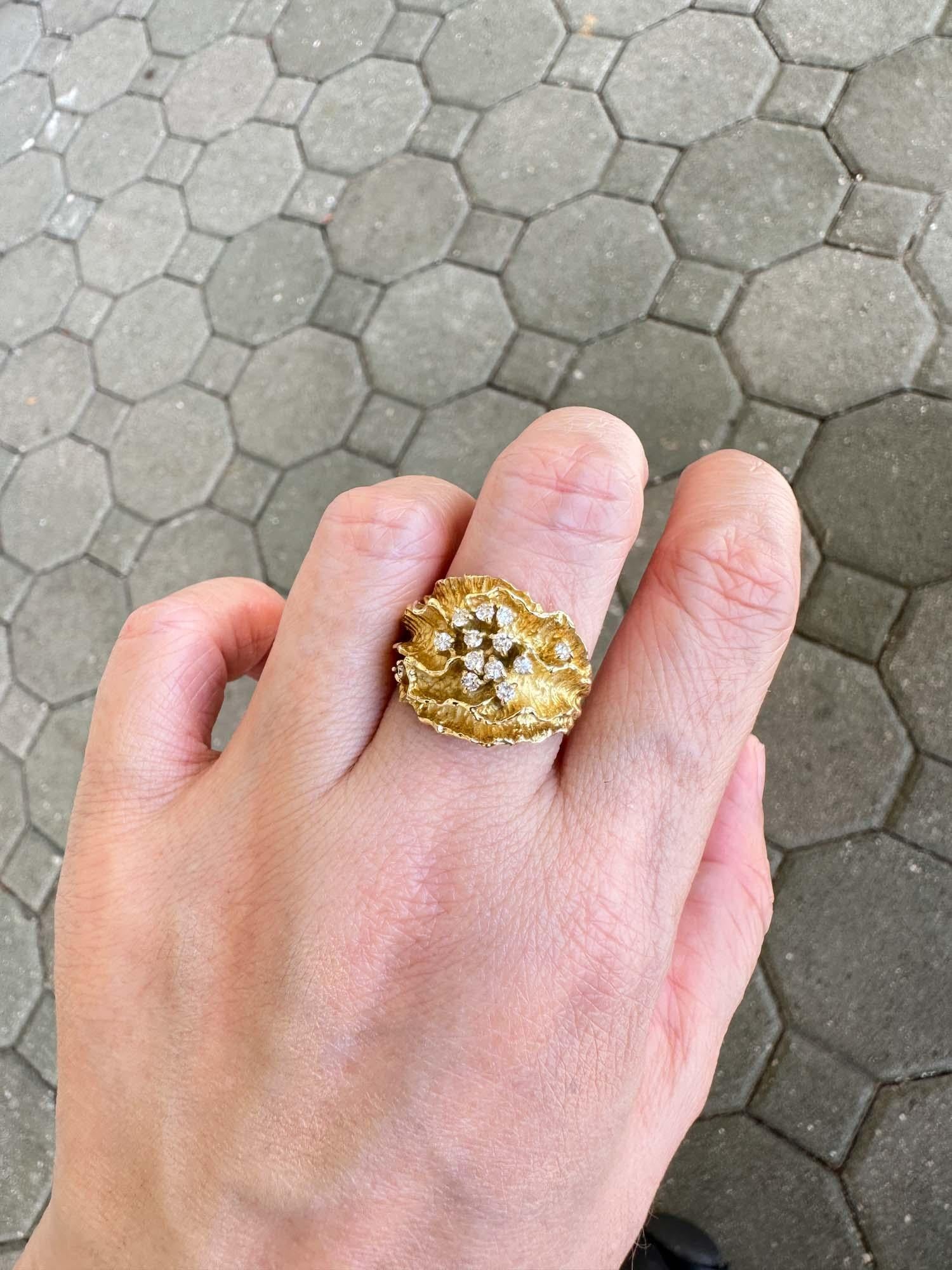 Wide Ribbon Band with Diamond Clusters 18K Gold 10.4g Heavy Statement Ring In New Condition For Sale In Osprey, FL