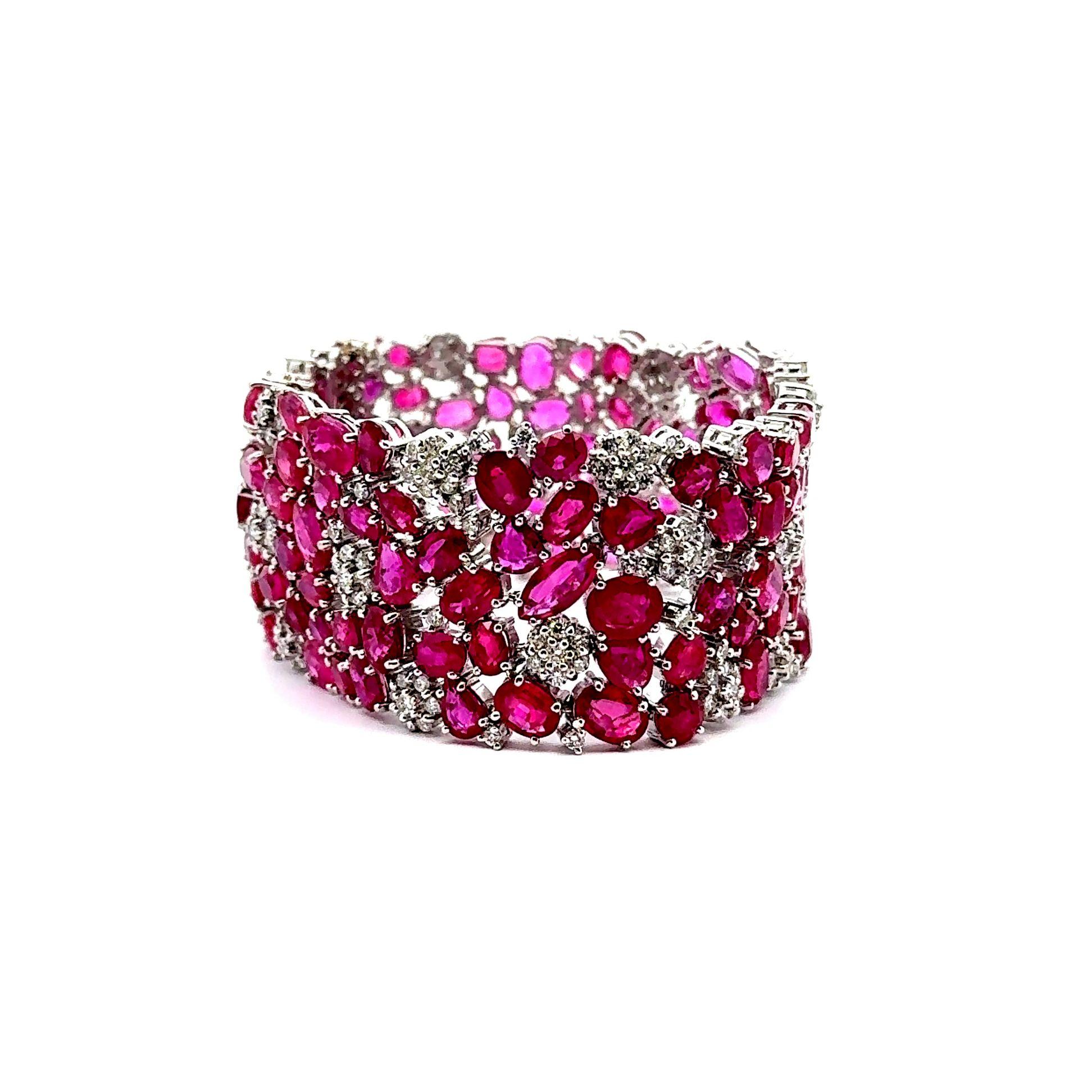 Taille mixte Wide Ruby Diamond 18k White Gold Cluster Bracelet en vente