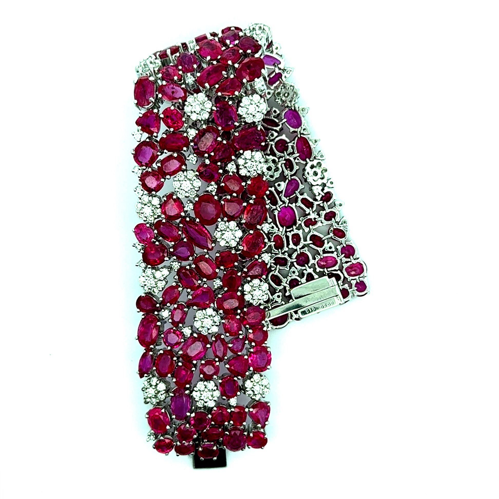 Wide Ruby Diamond 18k White Gold Cluster Bracelet Neuf - En vente à Beverly Hills, CA