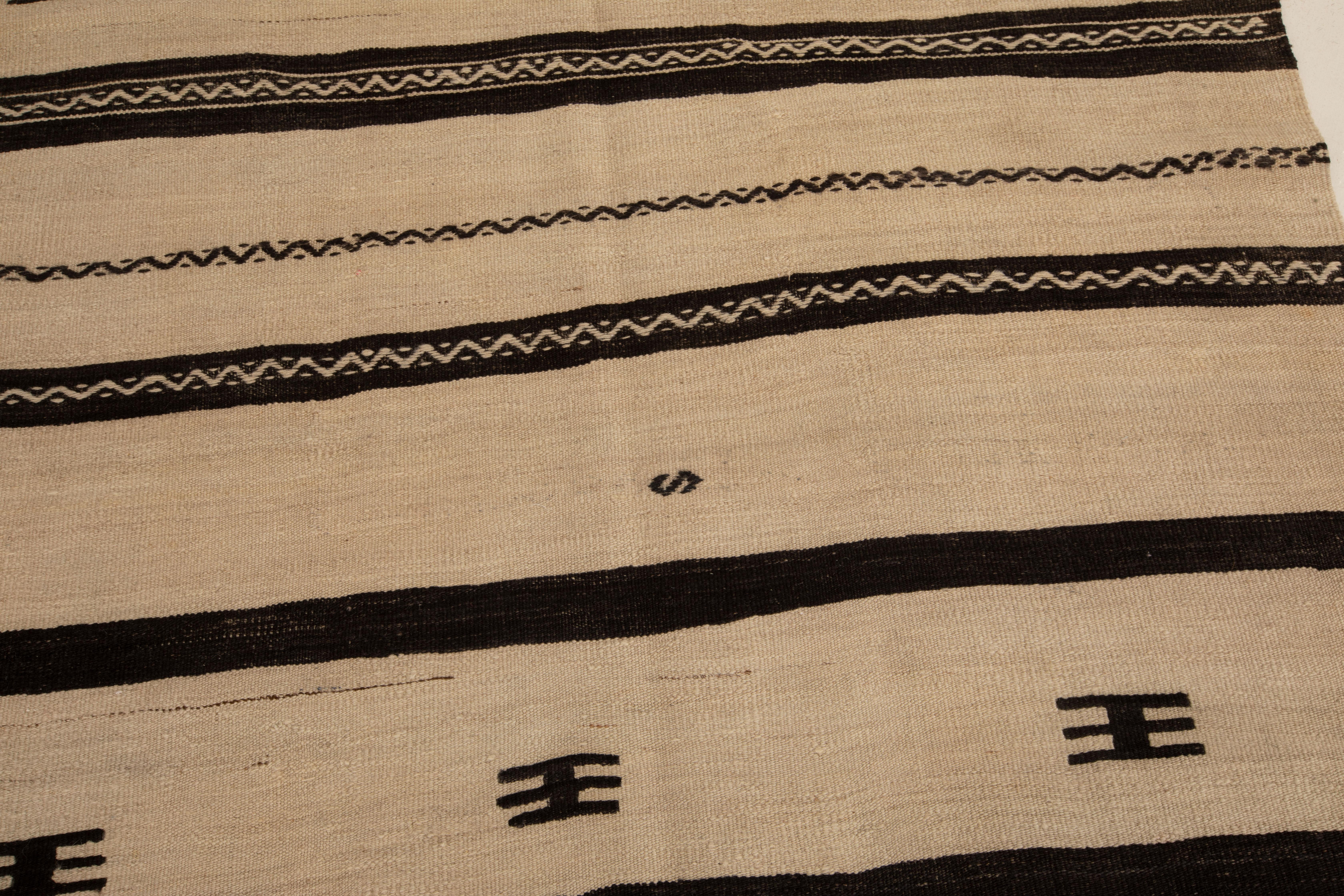 Laine Tapis de couloir Kilim anatolien neutre, années 1960 en vente