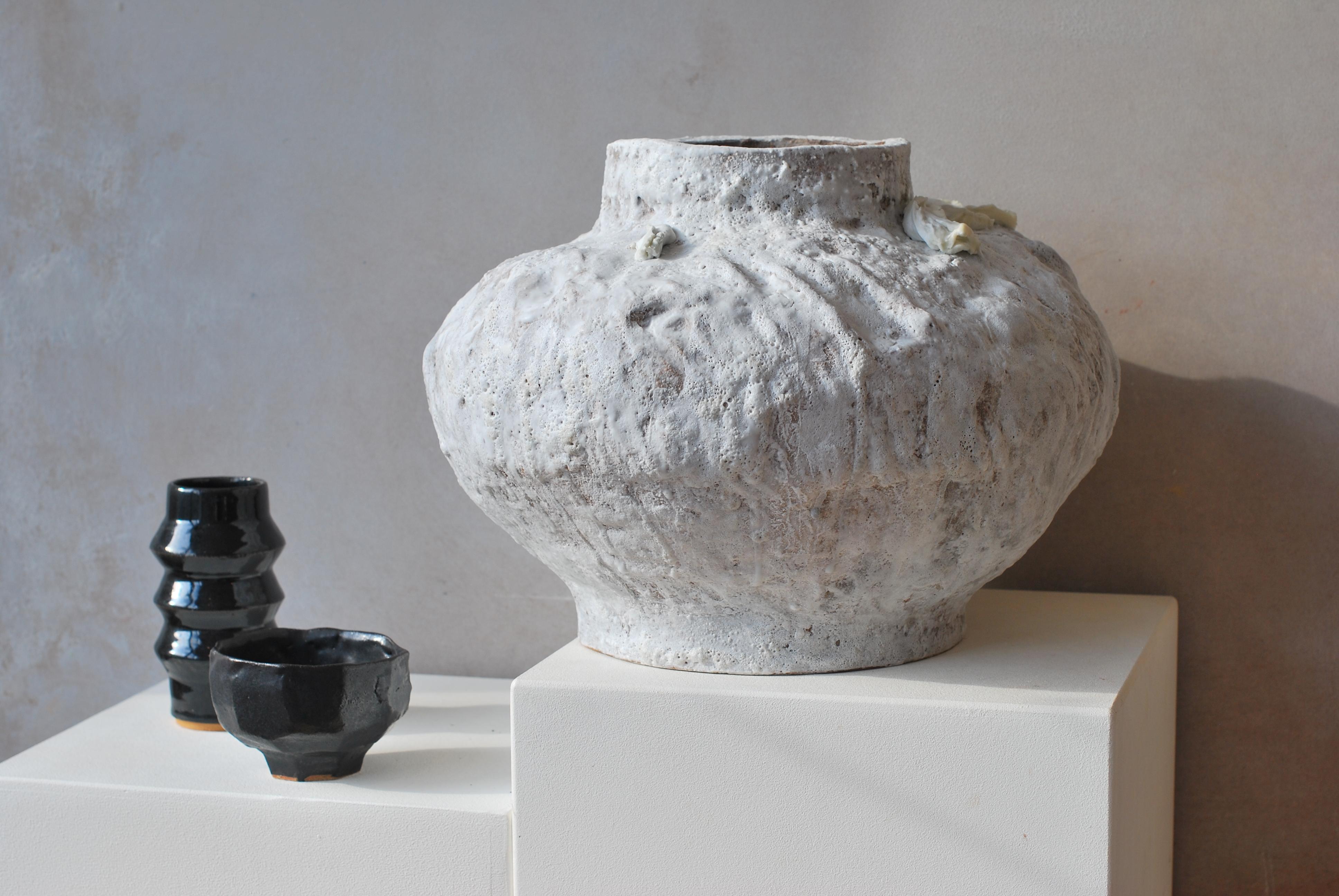 Wide Sandstone Vessel Vase by Moïo Studio In New Condition In Geneve, CH