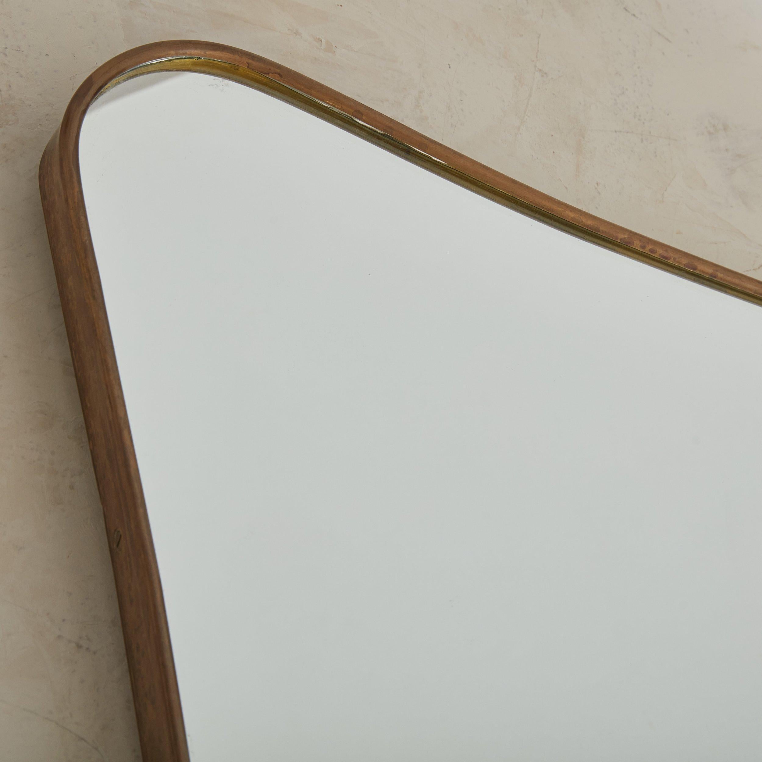 Mid-Century moderno Specchio in ottone patinato, 20° secolo in vendita