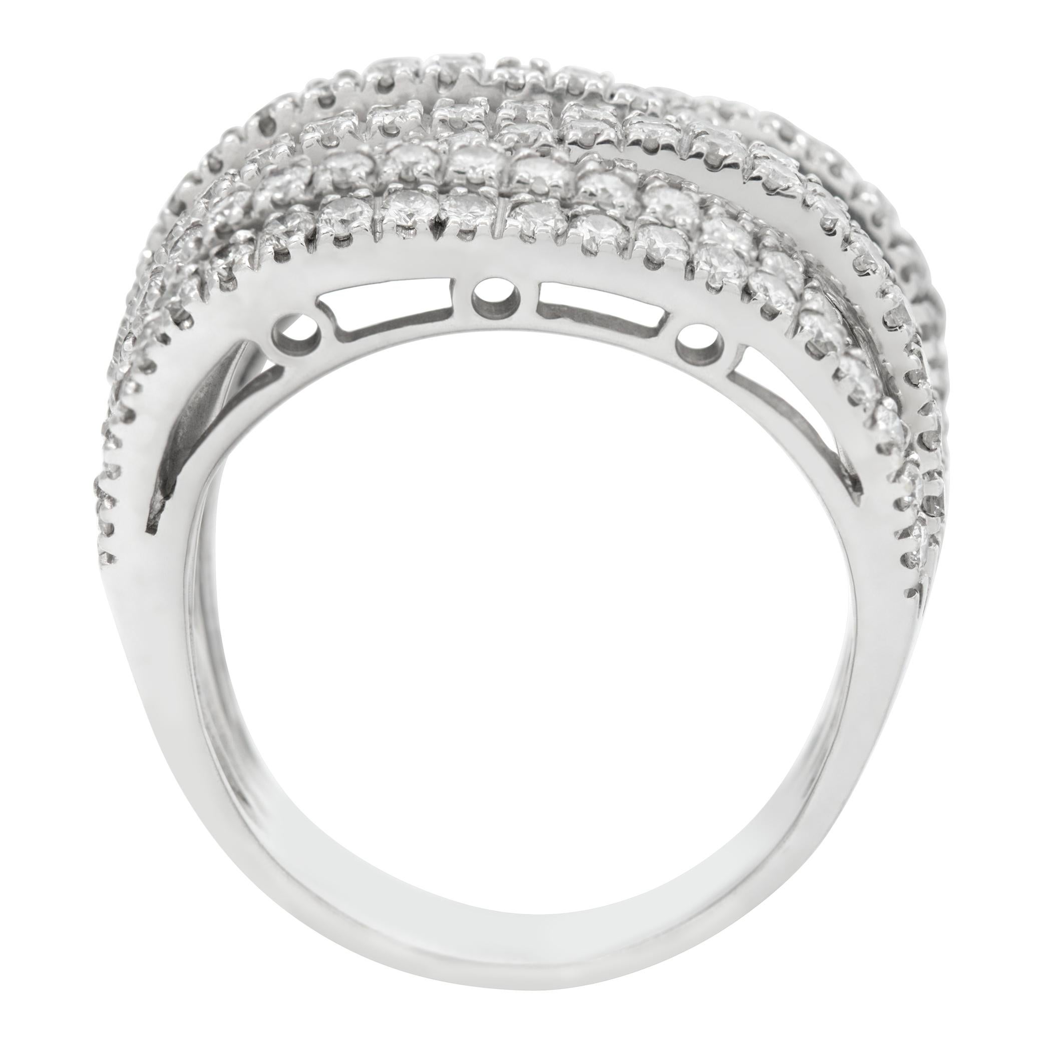 Bague large à sept rangs de diamants ronds de taille brillant en or blanc Pour femmes en vente