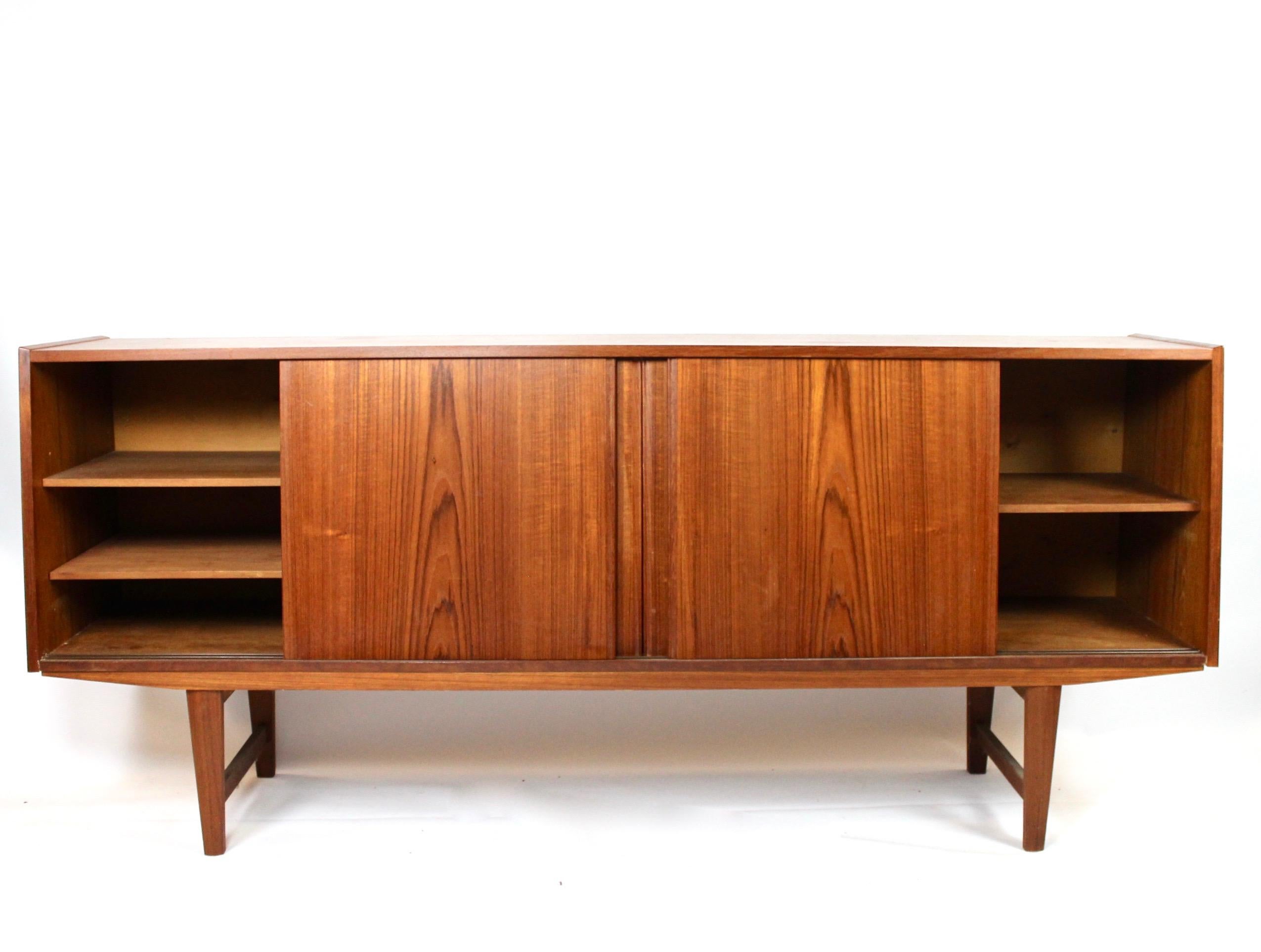 Wide sideboard in teak of Danish design from the 1960s and in great vintage condition.