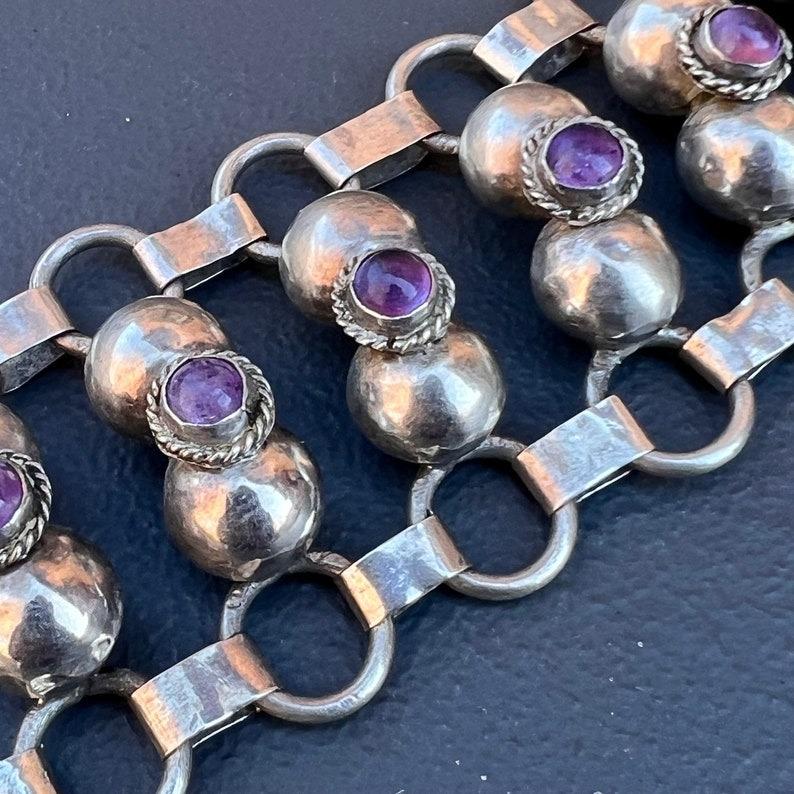 Breites Amethyst-Armband aus Silber, handgefertigt, mexikanisch (Kunsthandwerker*in) im Angebot